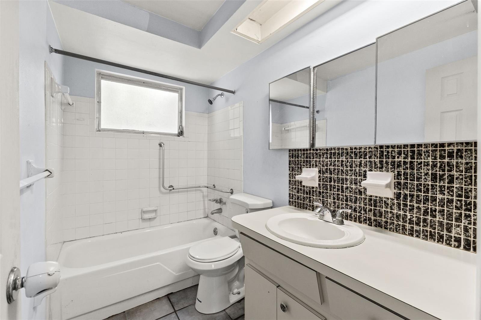 1050 SAXON LN, HOLIDAY, FL, 34691