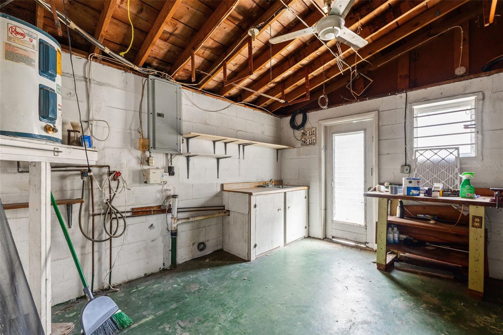 1050 SAXON LN, HOLIDAY, FL, 34691