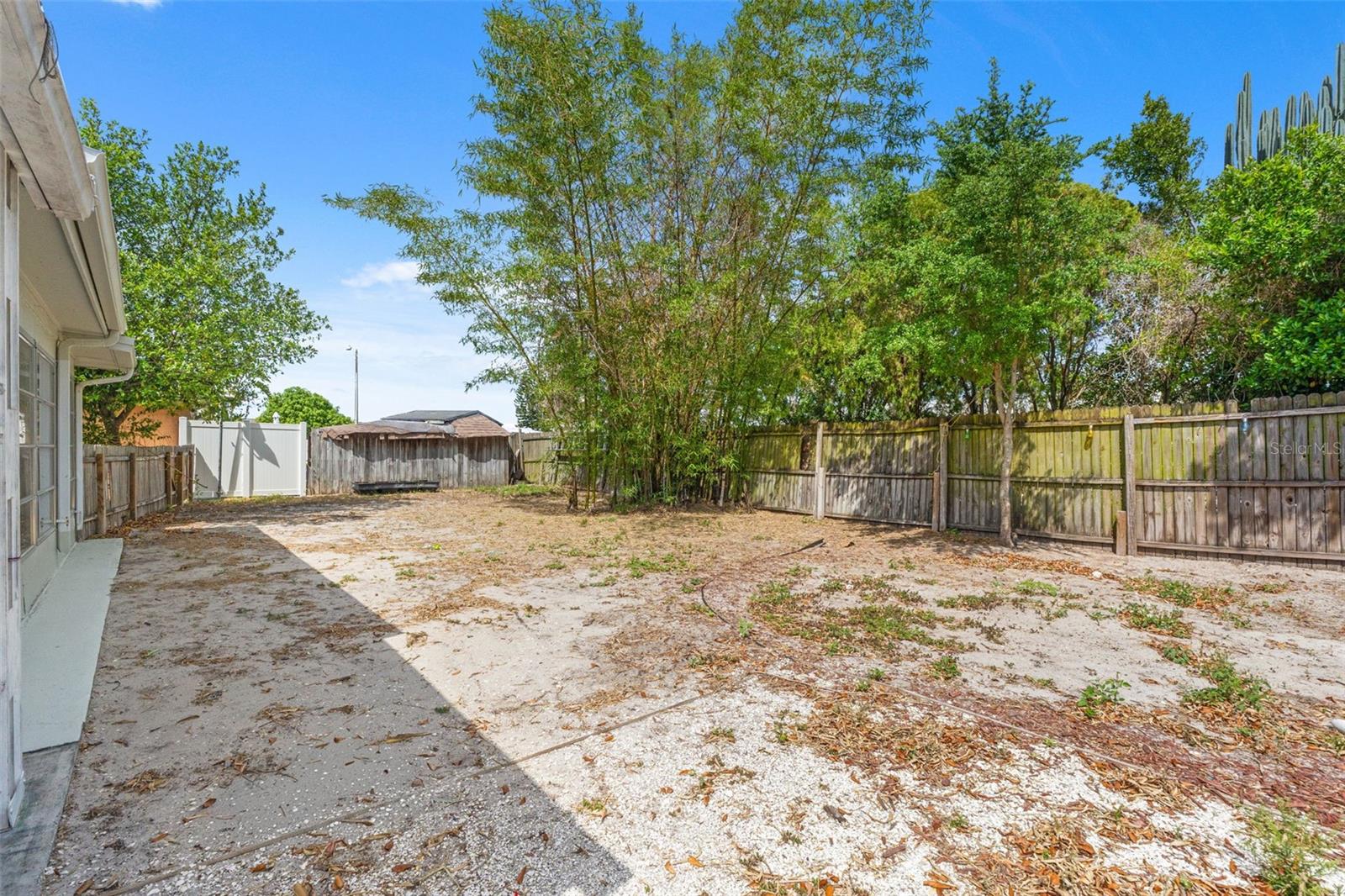 1050 SAXON LN, HOLIDAY, FL, 34691