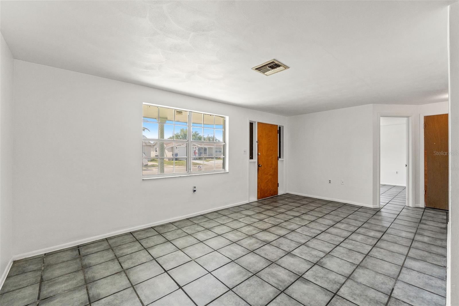 1050 SAXON LN, HOLIDAY, FL, 34691