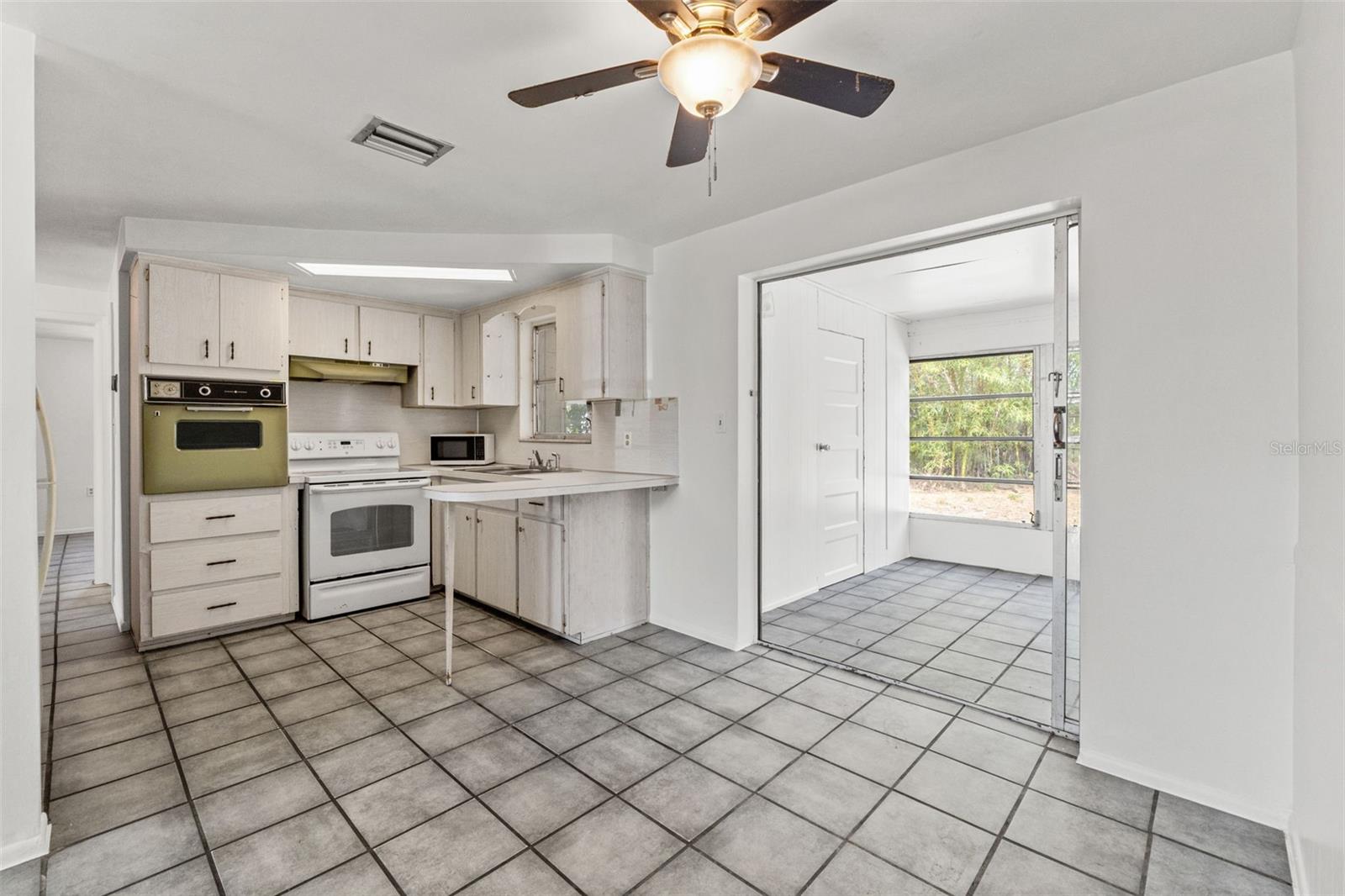 1050 SAXON LN, HOLIDAY, FL, 34691