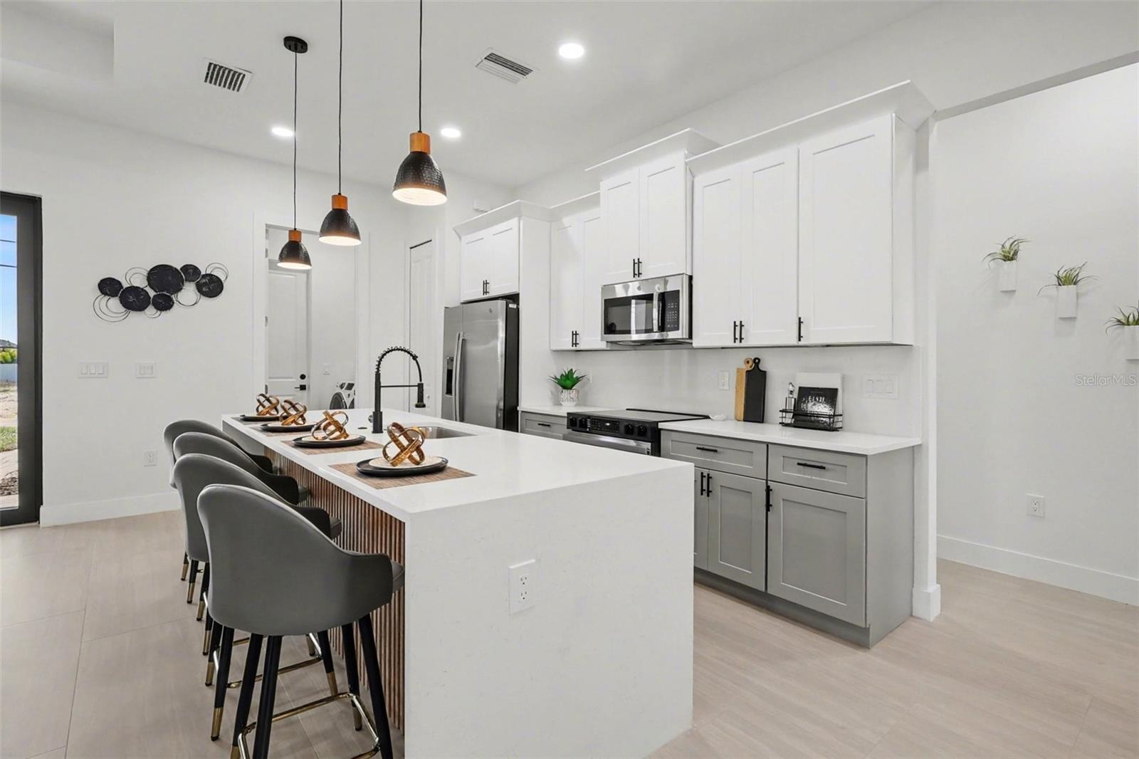 1721 NW 2ND ST, CAPE CORAL, FL, 33993