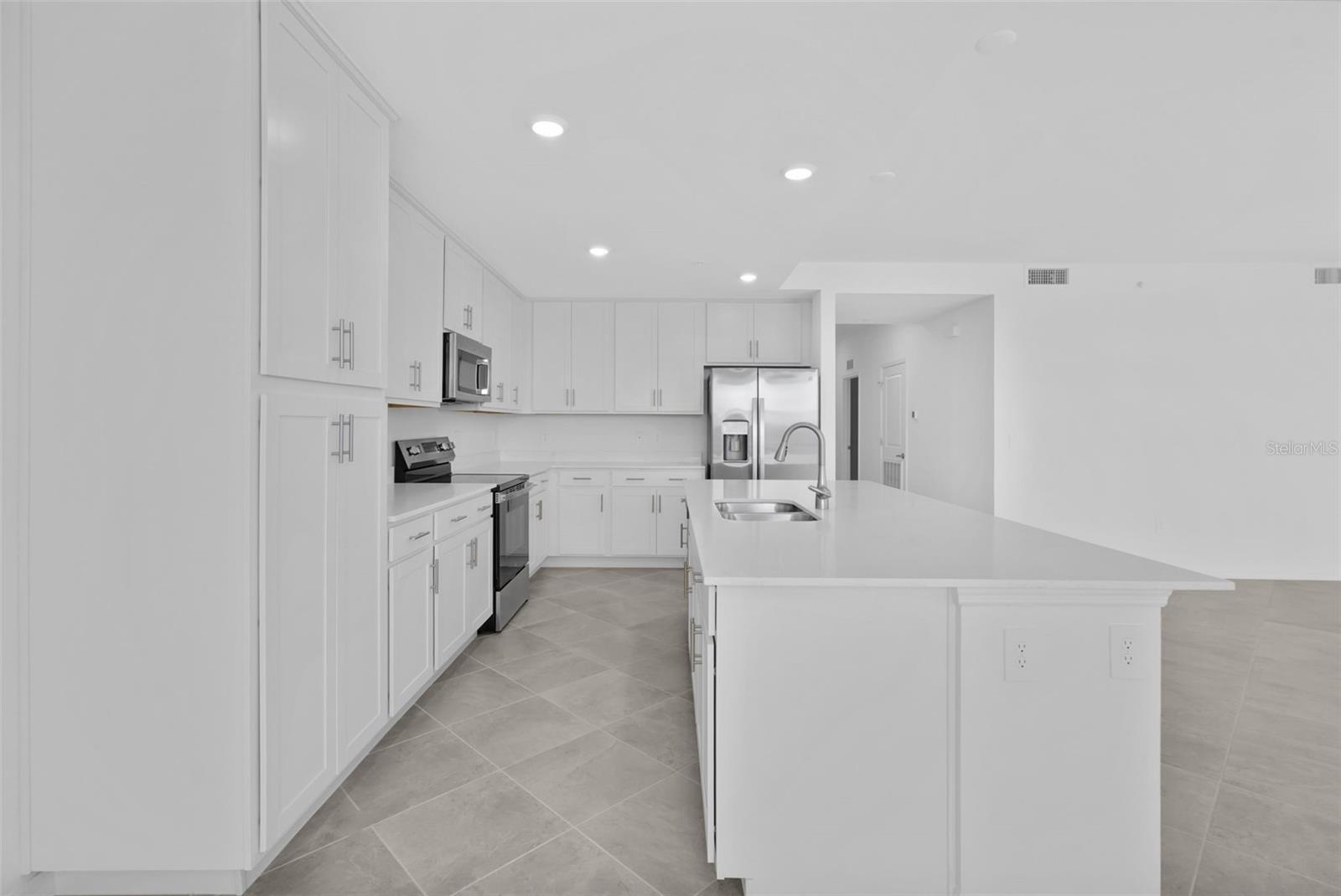 19116 SCALLOP LOOP #302, LAKEWOOD RANCH, FL, 34211