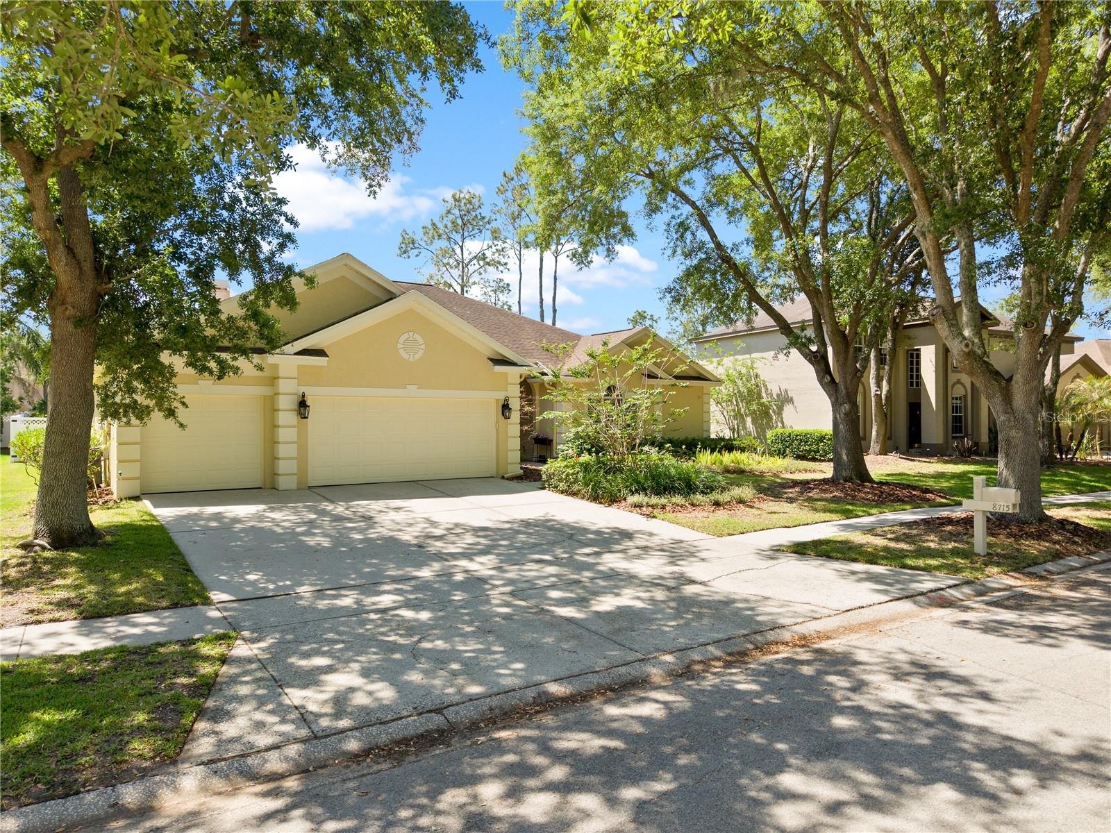 8715 HIDDEN GREEN LN, TAMPA, FL, 33647