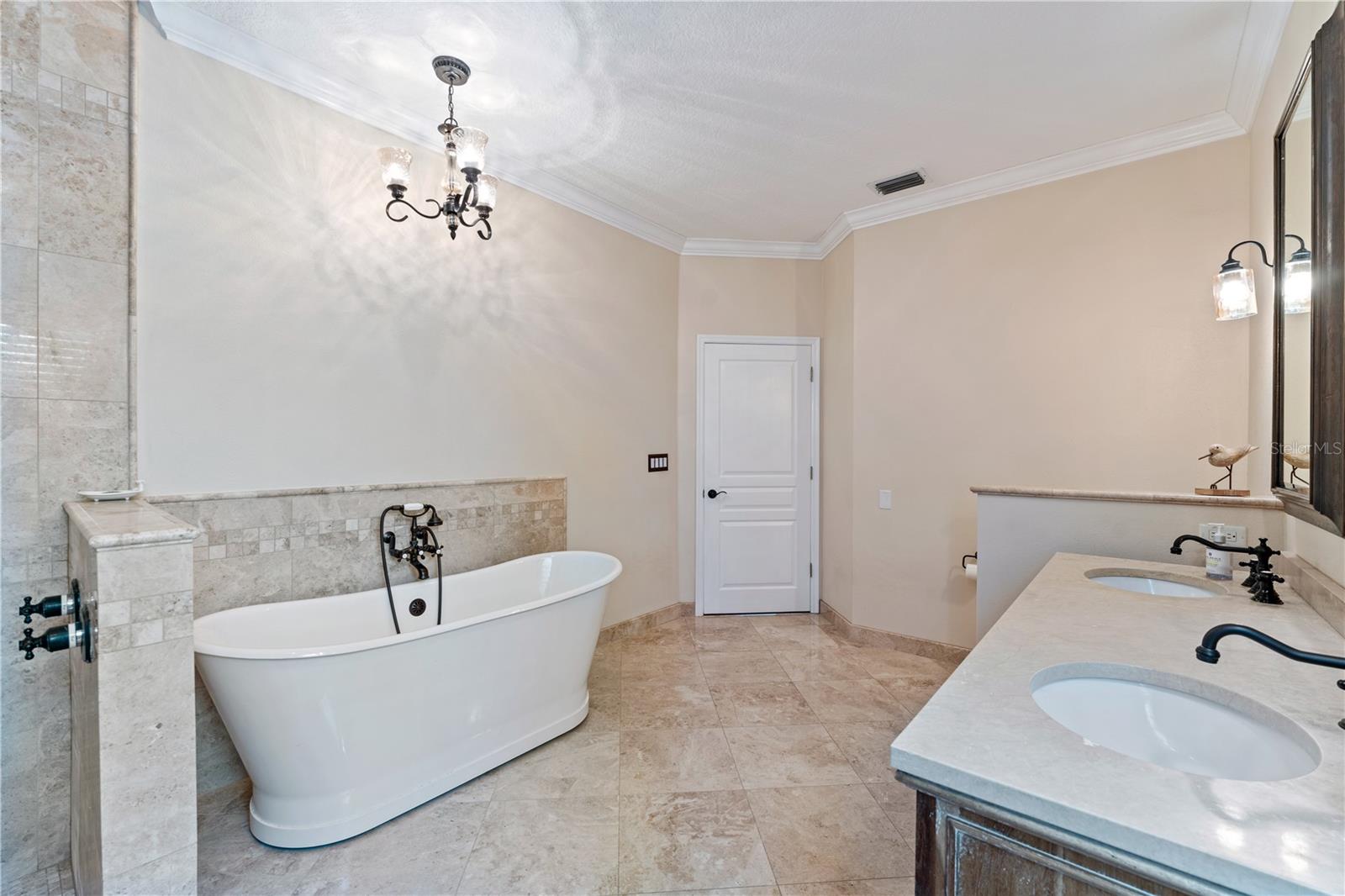 8715 HIDDEN GREEN LN, TAMPA, FL, 33647