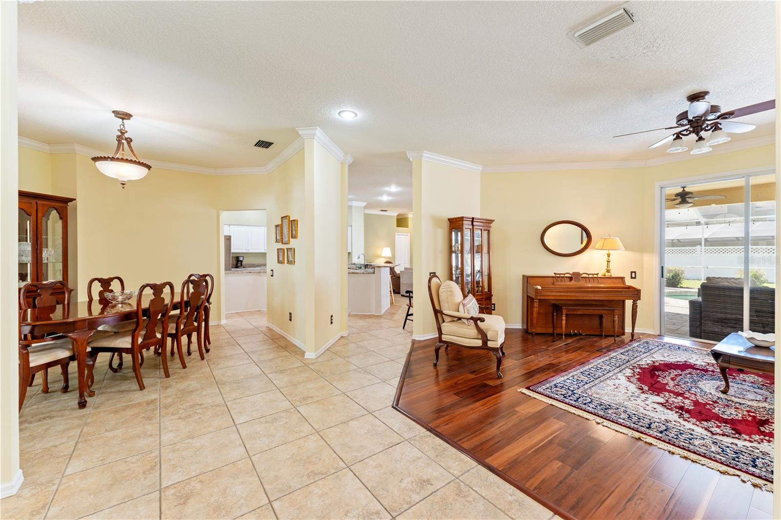 8715 HIDDEN GREEN LN, TAMPA, FL, 33647