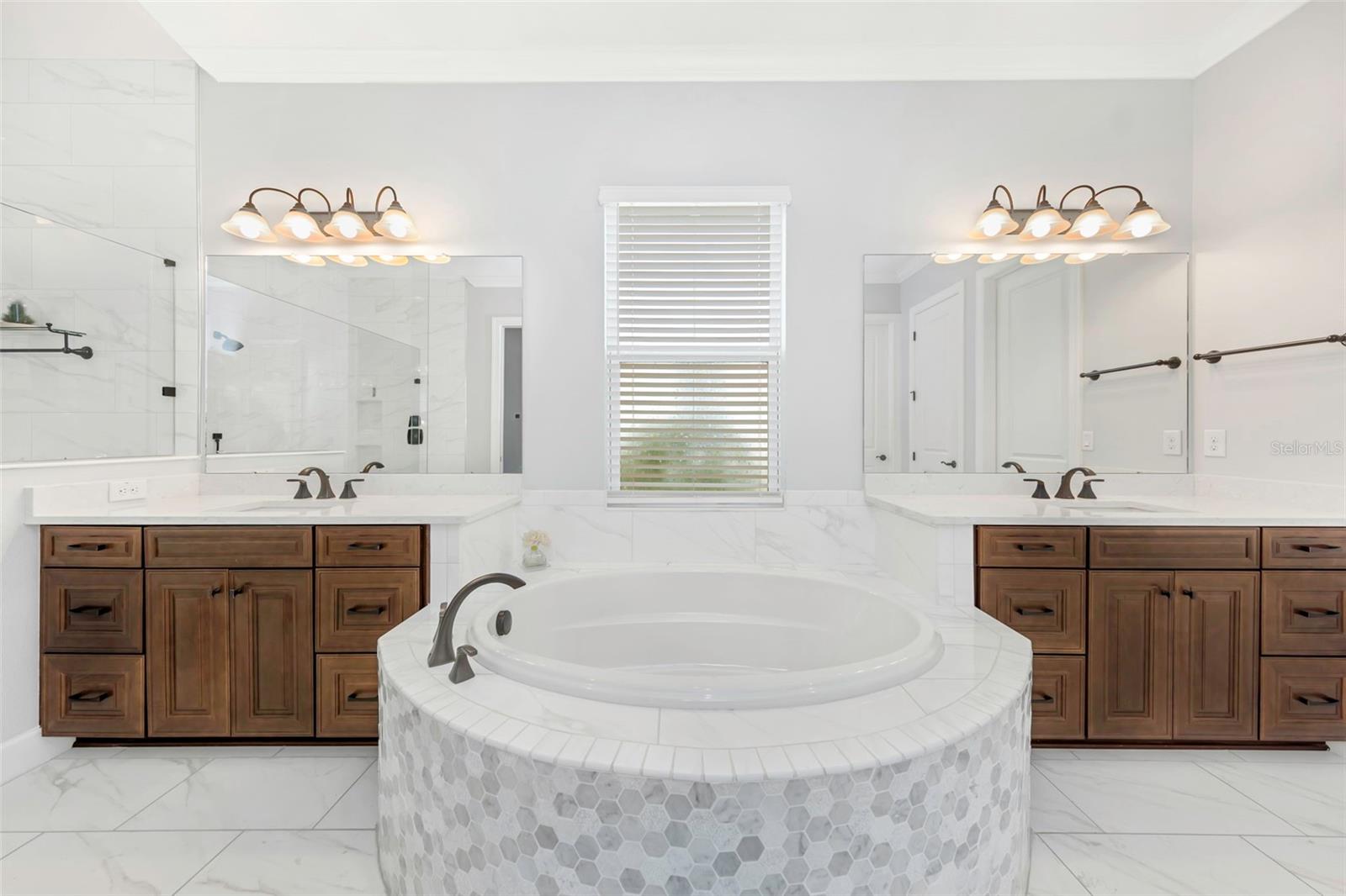 4028 ROCKY SHORES DR, TAMPA, FL, 33634