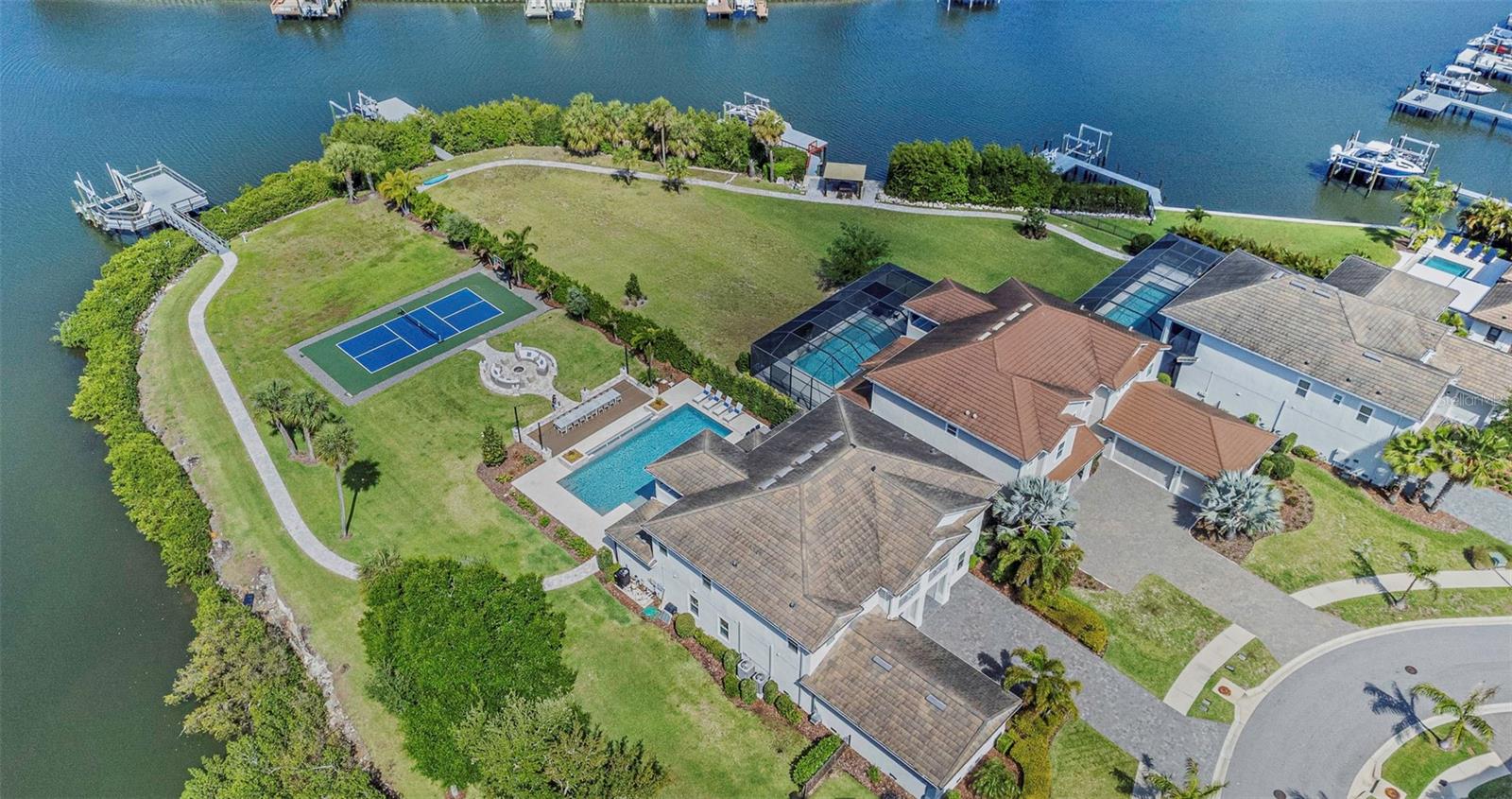 4028 ROCKY SHORES DR, TAMPA, FL, 33634