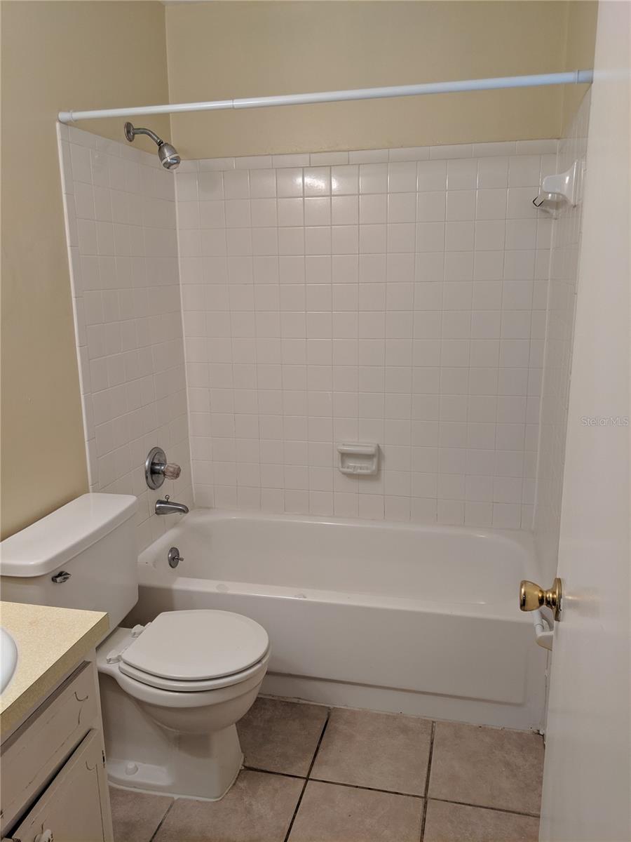 2360 W UNIVERSITY AVE, GAINESVILLE, FL, 32607