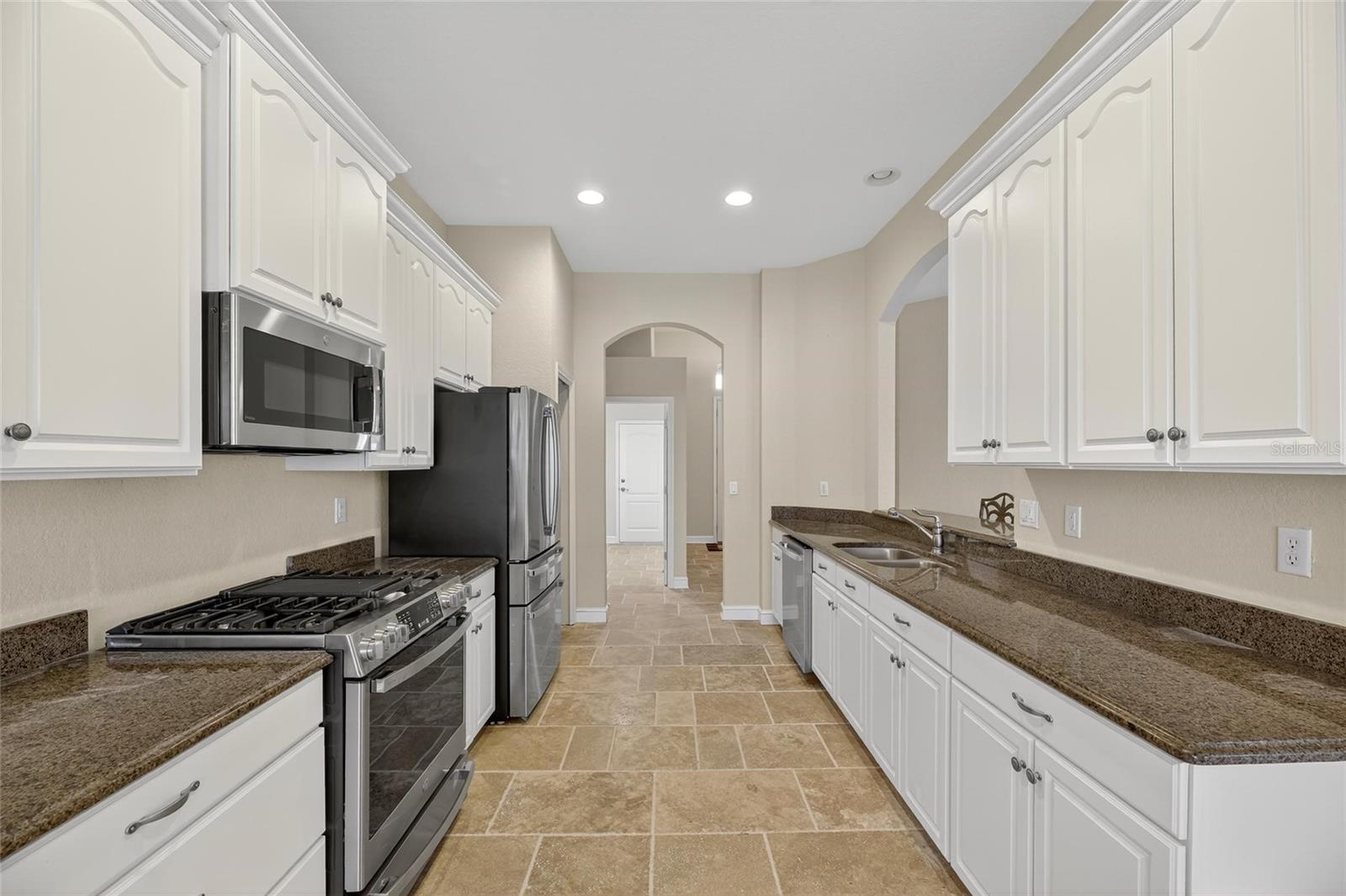 1039 EMERALD DUNES DR, SUN CITY CENTER, FL, 33573