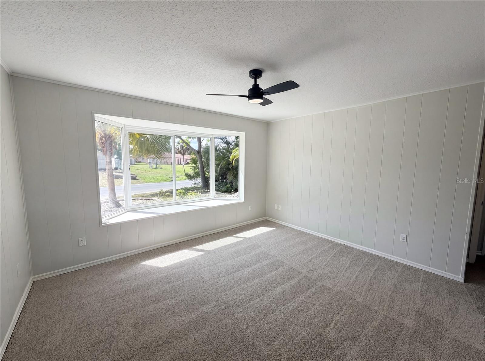 5609 EXECUTIVE DR, NEW PORT RICHEY, FL, 34652