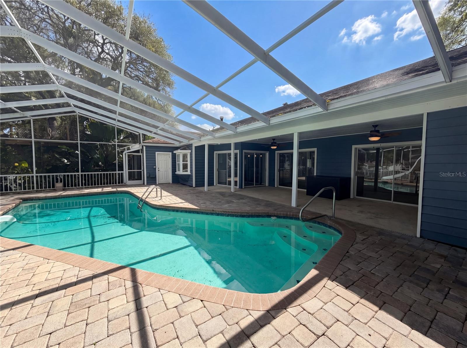 5609 EXECUTIVE DR, NEW PORT RICHEY, FL, 34652