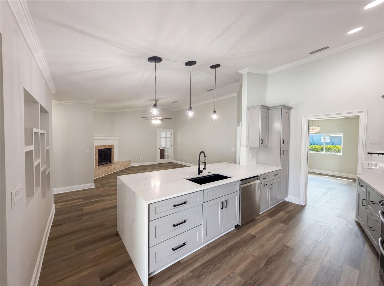 5609 EXECUTIVE DR, NEW PORT RICHEY, FL, 34652