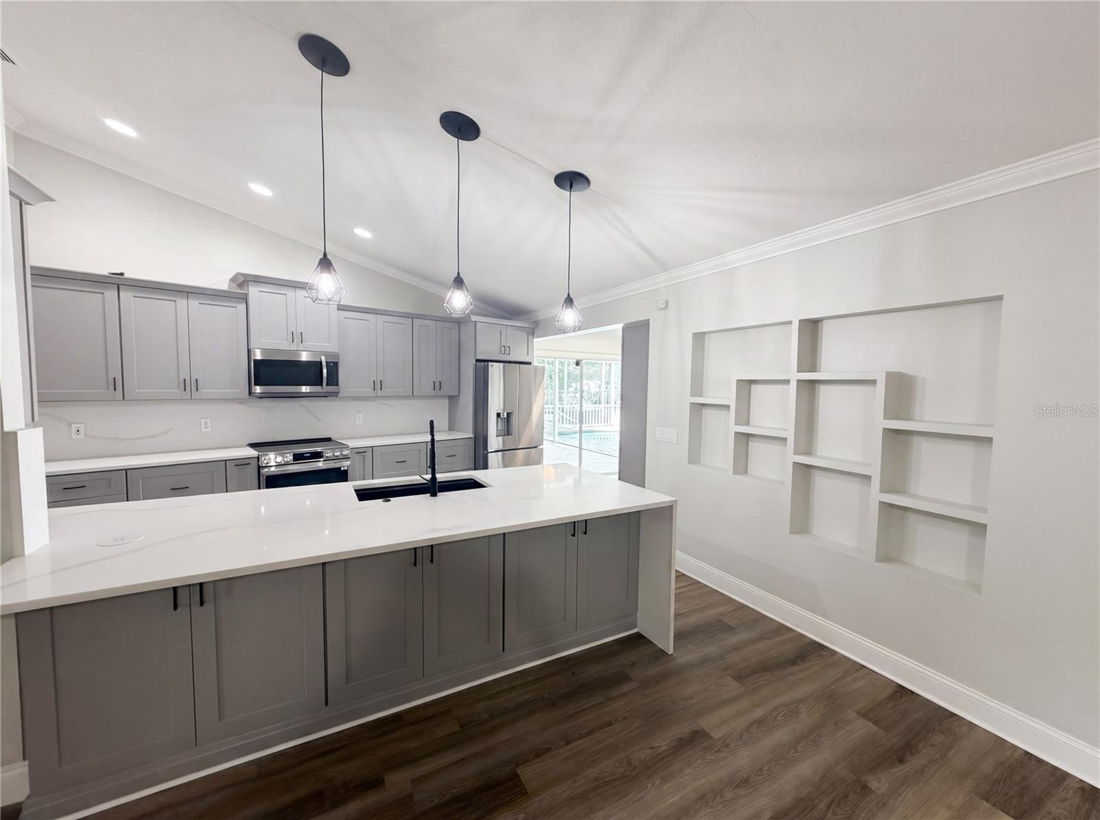 5609 EXECUTIVE DR, NEW PORT RICHEY, FL, 34652