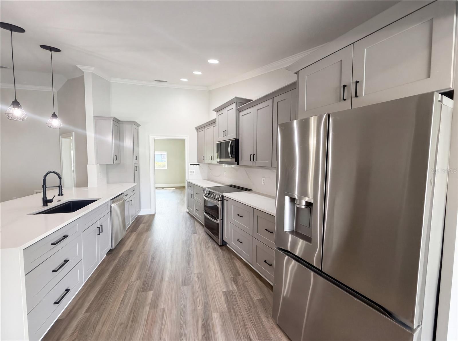 5609 EXECUTIVE DR, NEW PORT RICHEY, FL, 34652