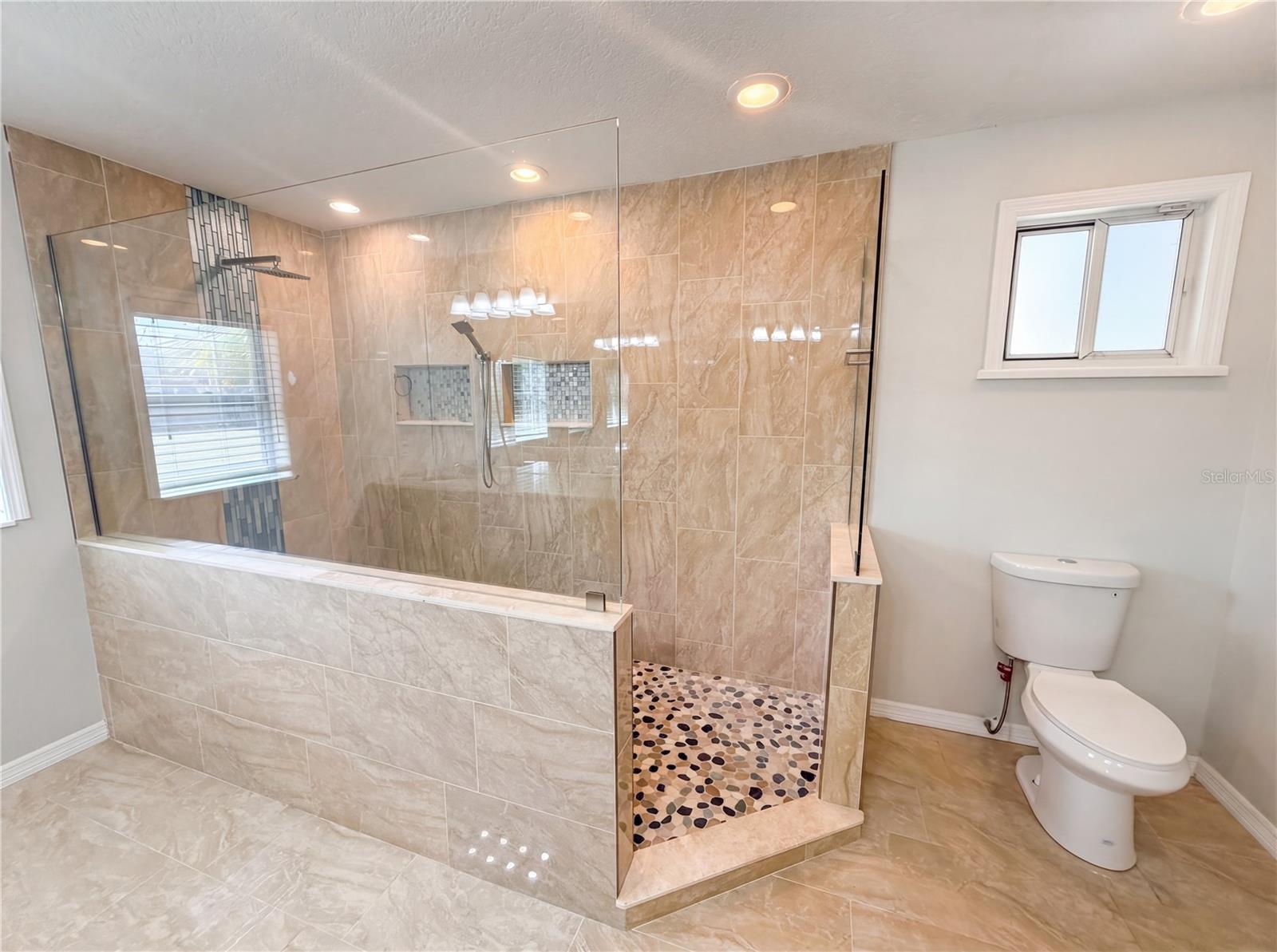 5609 EXECUTIVE DR, NEW PORT RICHEY, FL, 34652