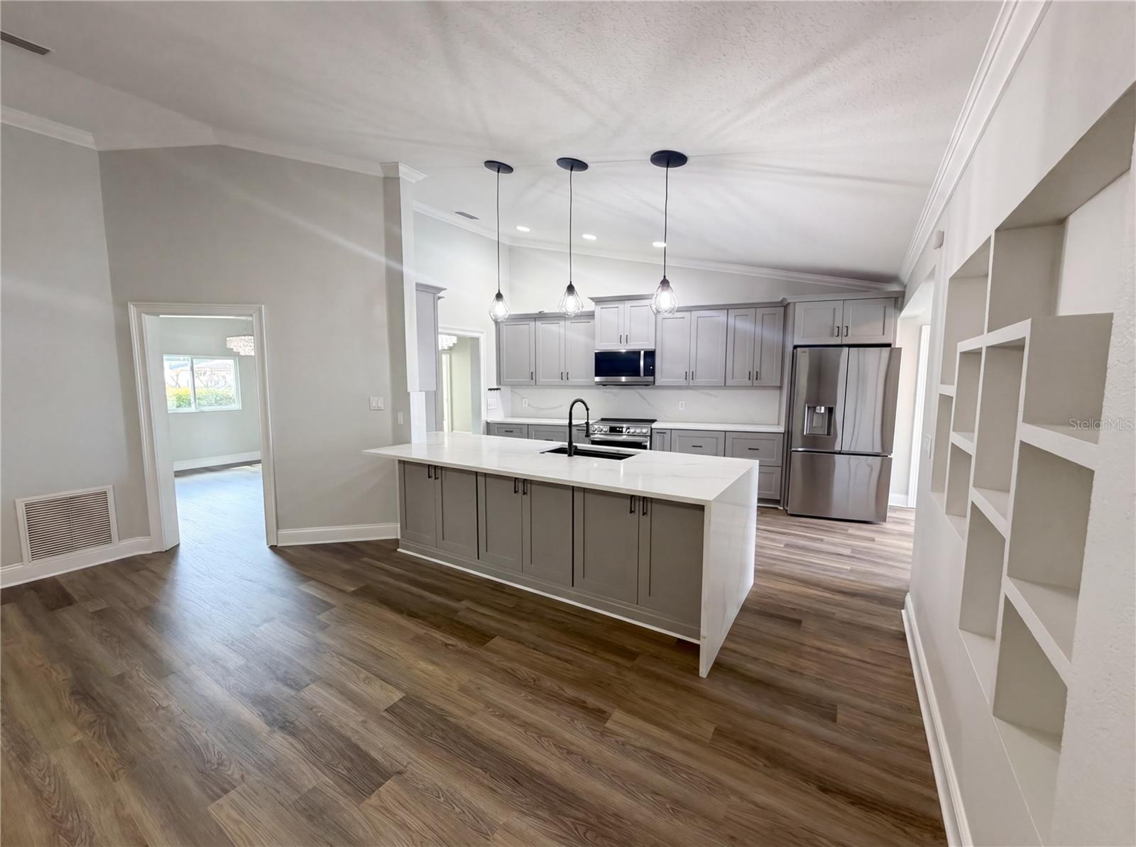 5609 EXECUTIVE DR, NEW PORT RICHEY, FL, 34652