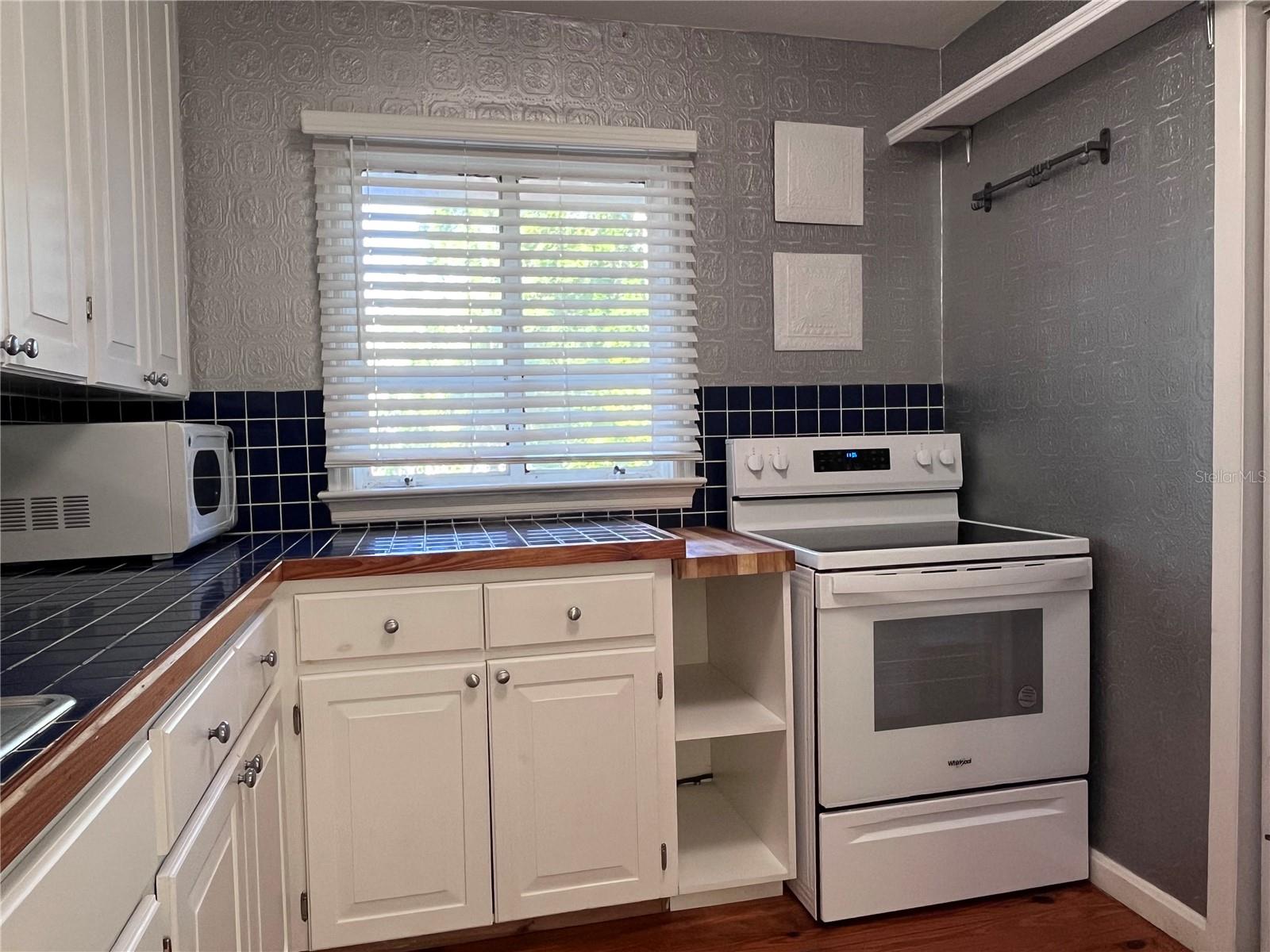 12 S UNIVERSITY CIR, DELAND, FL, 32724