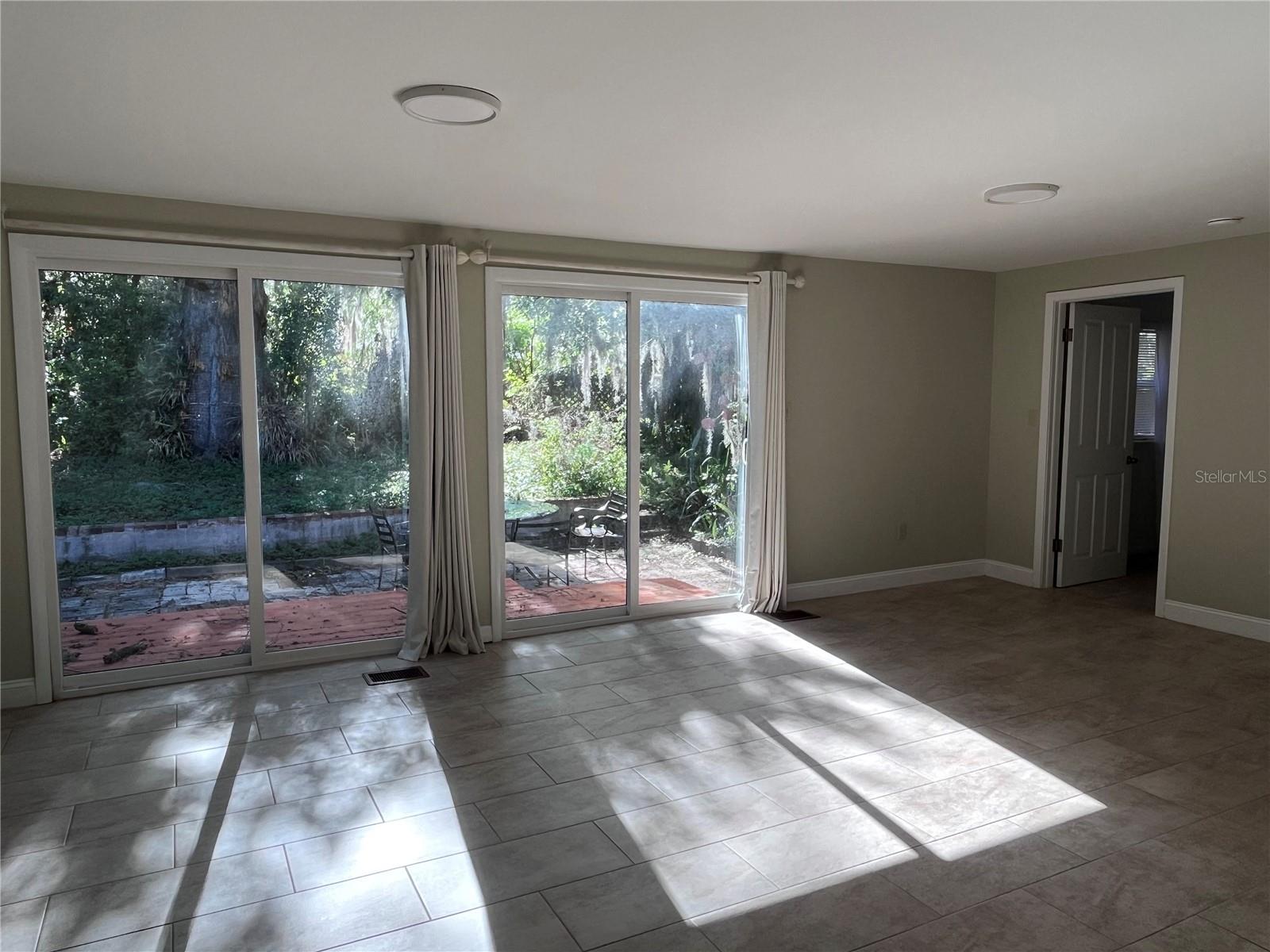 12 S UNIVERSITY CIR, DELAND, FL, 32724