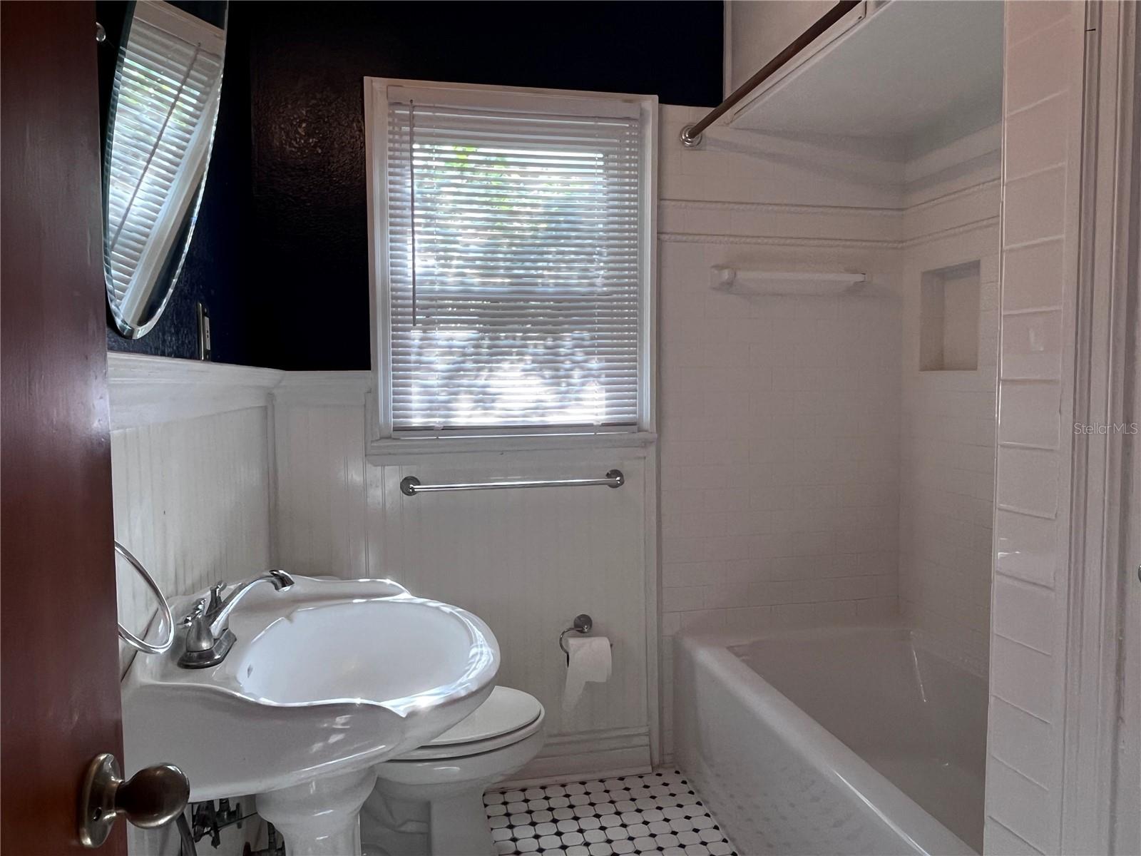 12 S UNIVERSITY CIR, DELAND, FL, 32724