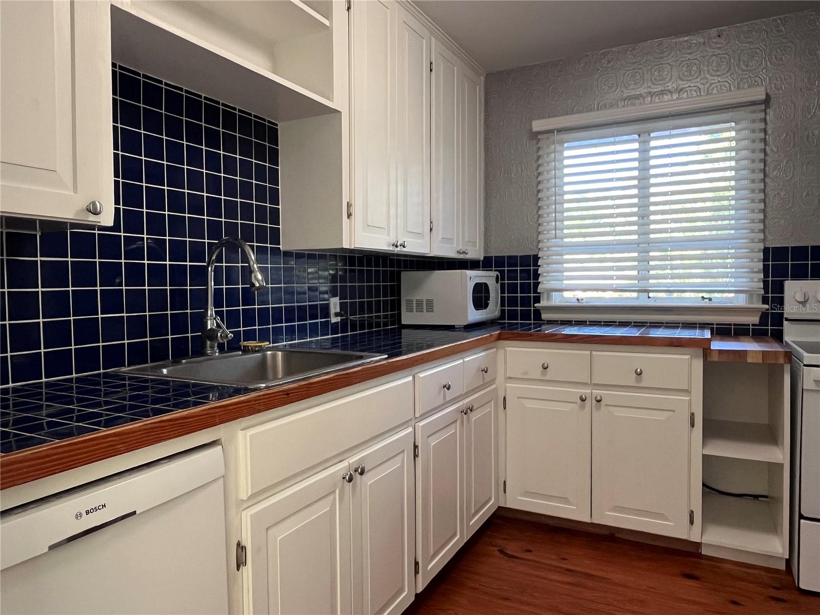 12 S UNIVERSITY CIR, DELAND, FL, 32724