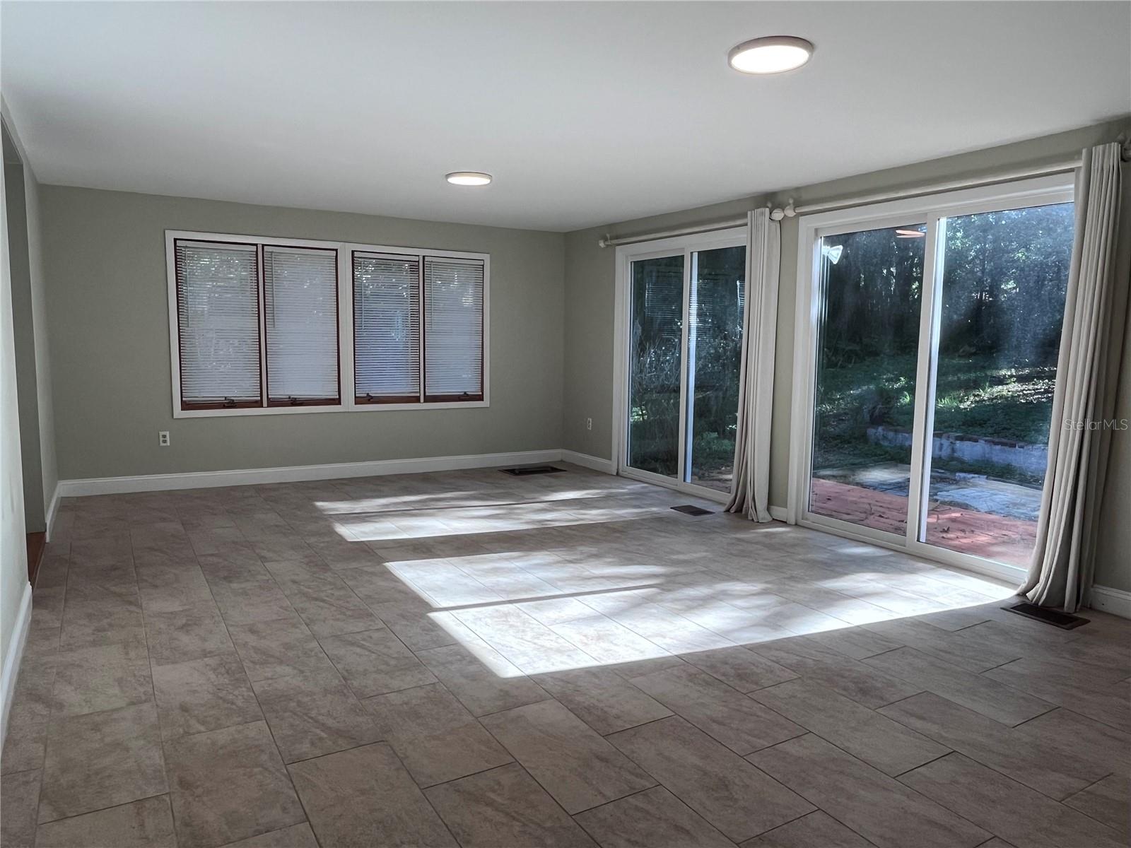 12 S UNIVERSITY CIR, DELAND, FL, 32724