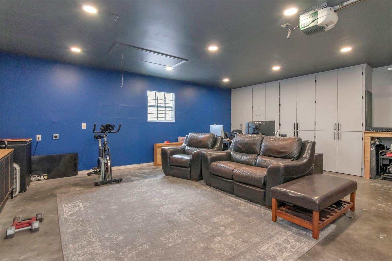 1601 E POWHATAN AVE, TAMPA, FL, 33610