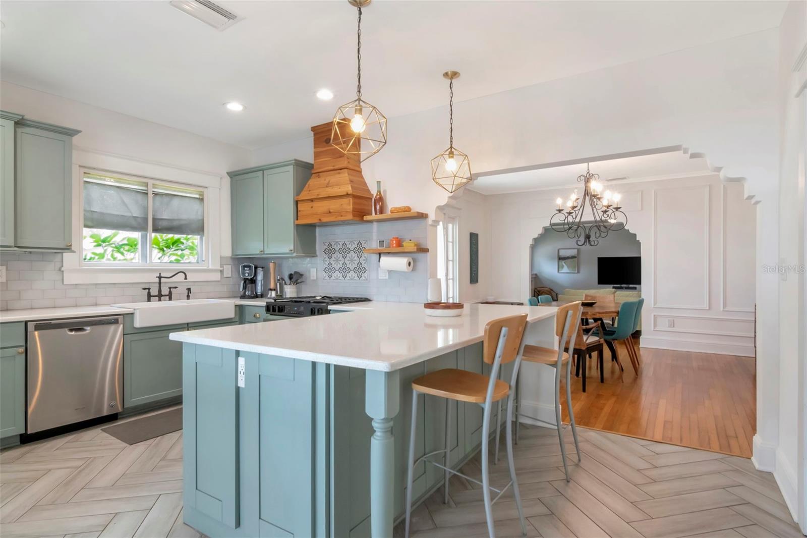 1601 E POWHATAN AVE, TAMPA, FL, 33610