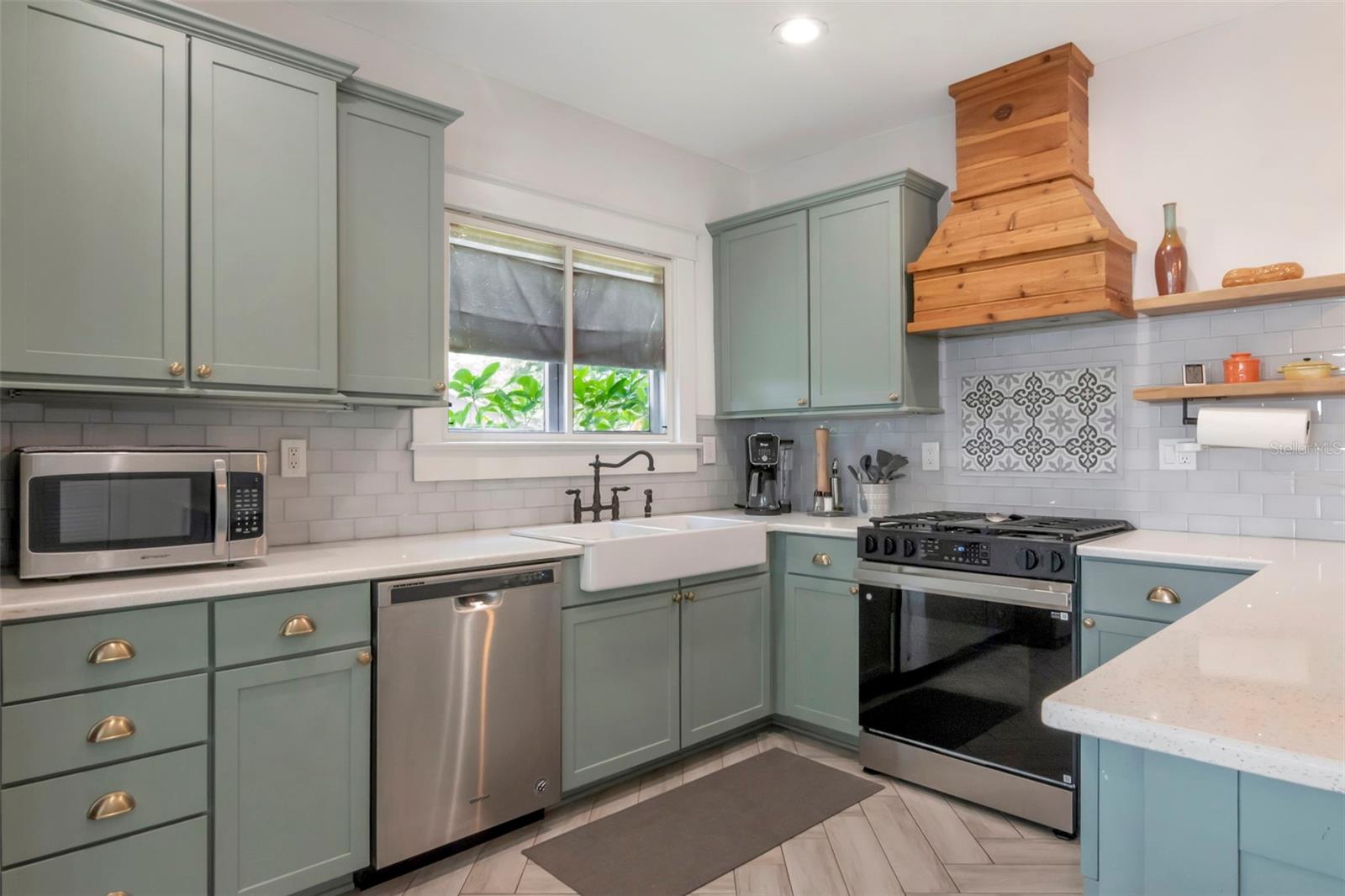 1601 E POWHATAN AVE, TAMPA, FL, 33610