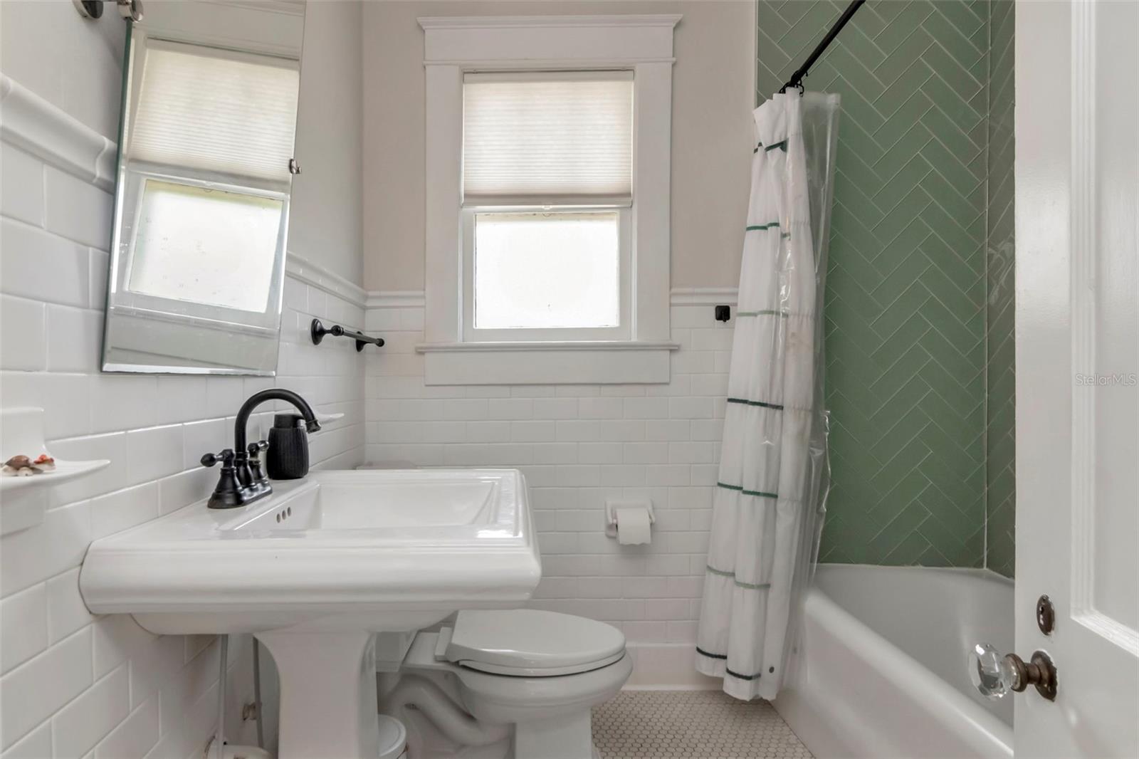 1601 E POWHATAN AVE, TAMPA, FL, 33610