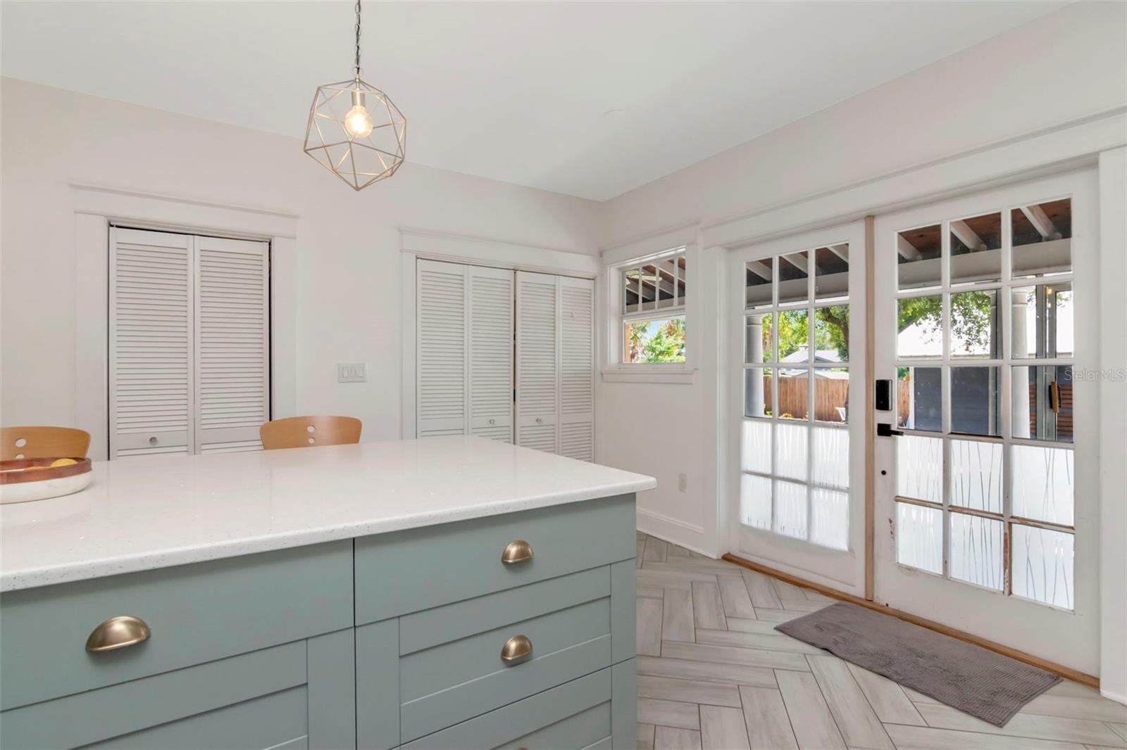 1601 E POWHATAN AVE, TAMPA, FL, 33610