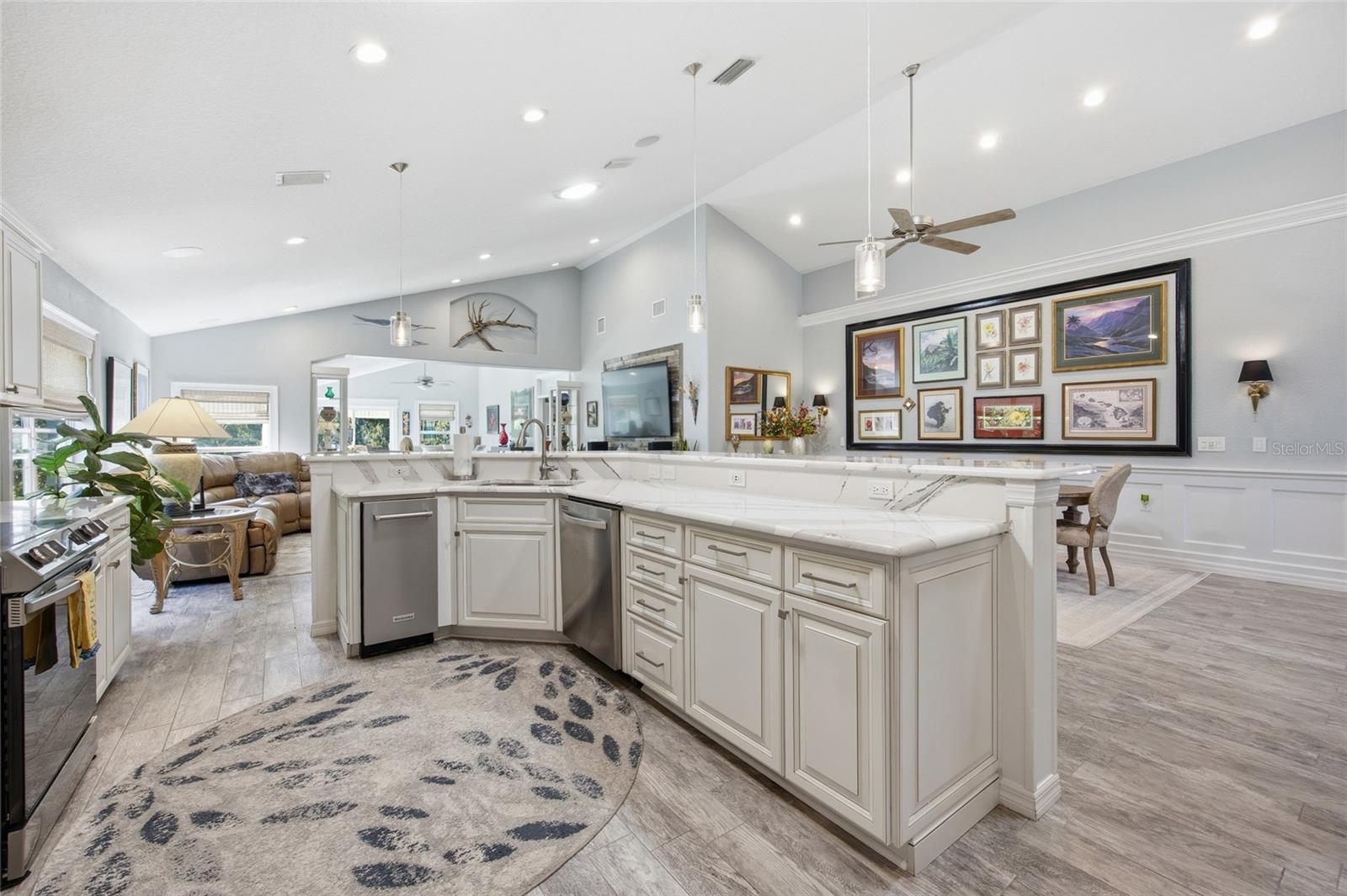 6120 LANDINGS BLVD, LADY LAKE, FL, 32159