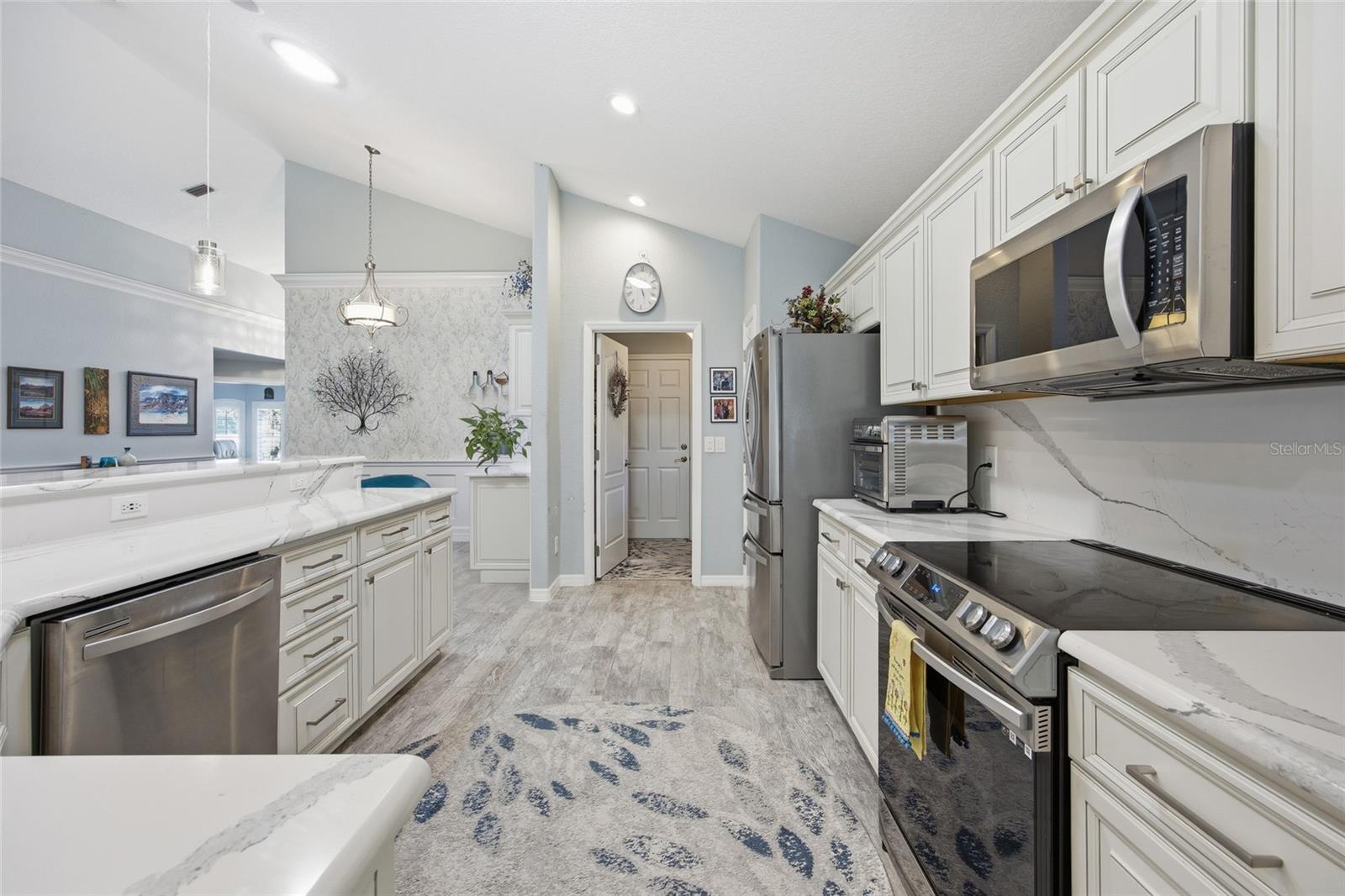 6120 LANDINGS BLVD, LADY LAKE, FL, 32159