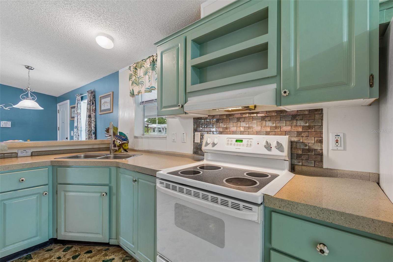 37644 PINATA AVE, ZEPHYRHILLS, FL, 33541