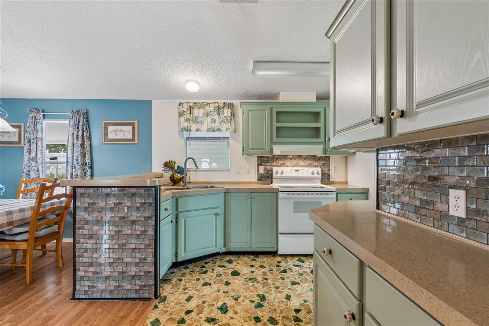 37644 PINATA AVE, ZEPHYRHILLS, FL, 33541