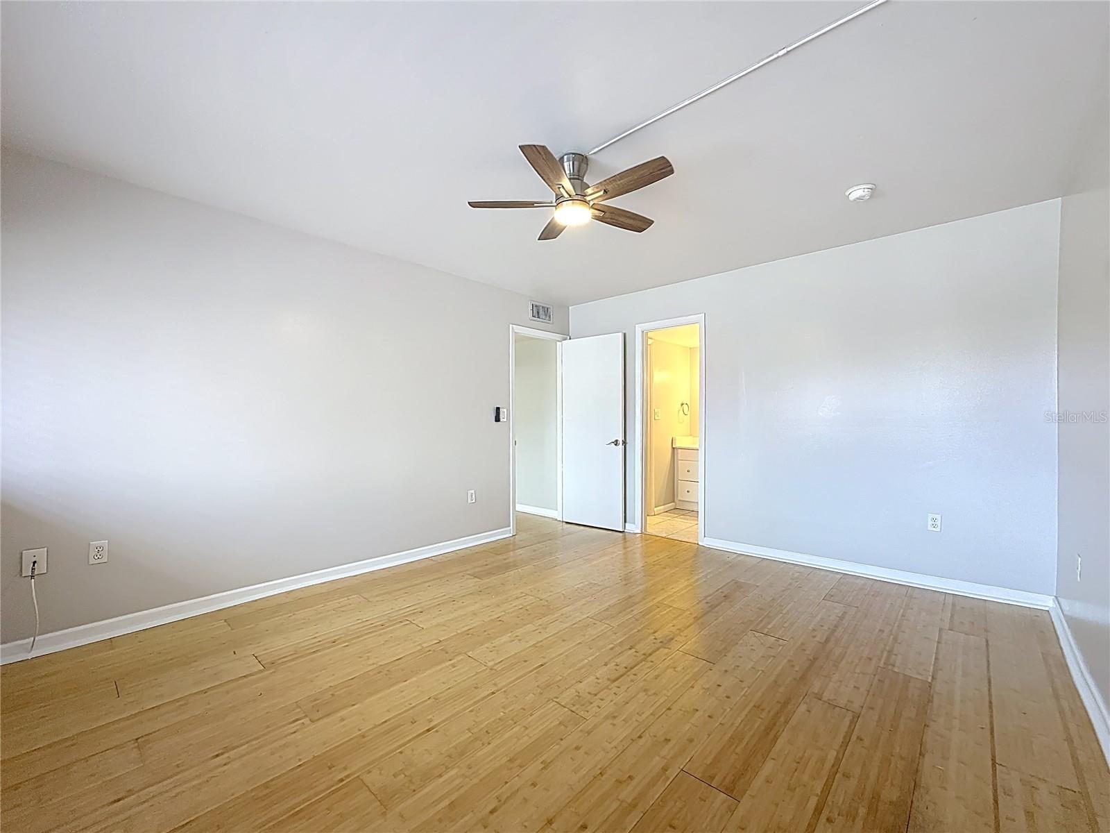 890 N VILLAGE DR N #204, ST PETERSBURG, FL, 33716