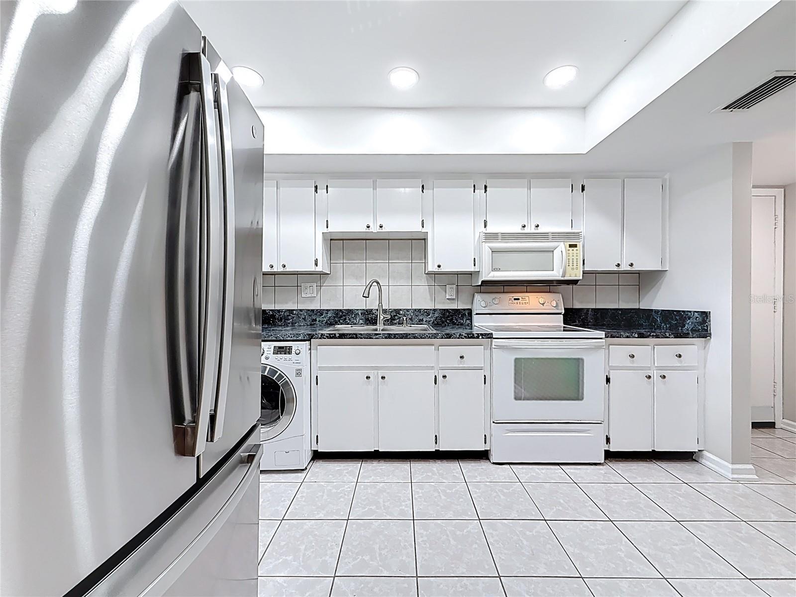 890 N VILLAGE DR N #204, ST PETERSBURG, FL, 33716