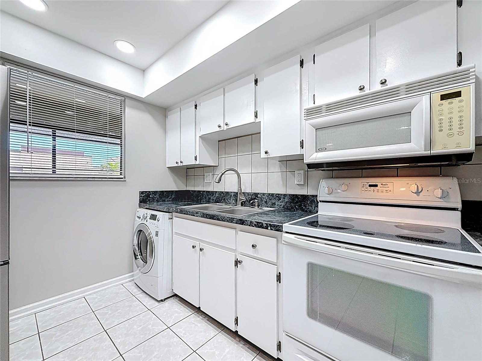 890 N VILLAGE DR N #204, ST PETERSBURG, FL, 33716