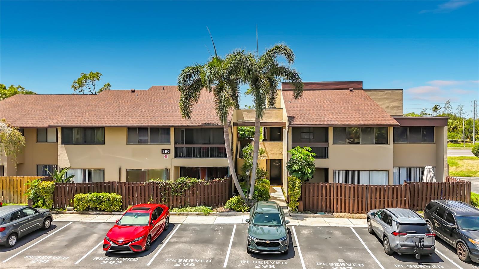 890 N VILLAGE DR N #204, ST PETERSBURG, FL, 33716