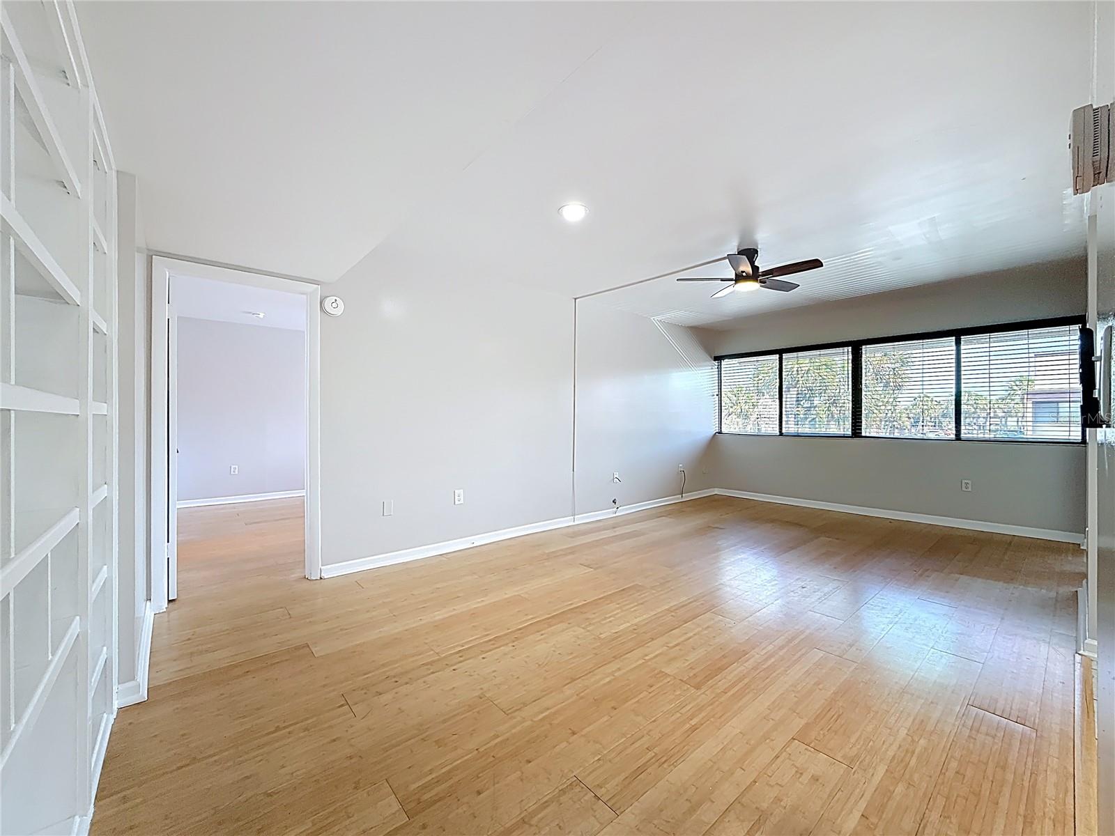 890 N VILLAGE DR N #204, ST PETERSBURG, FL, 33716