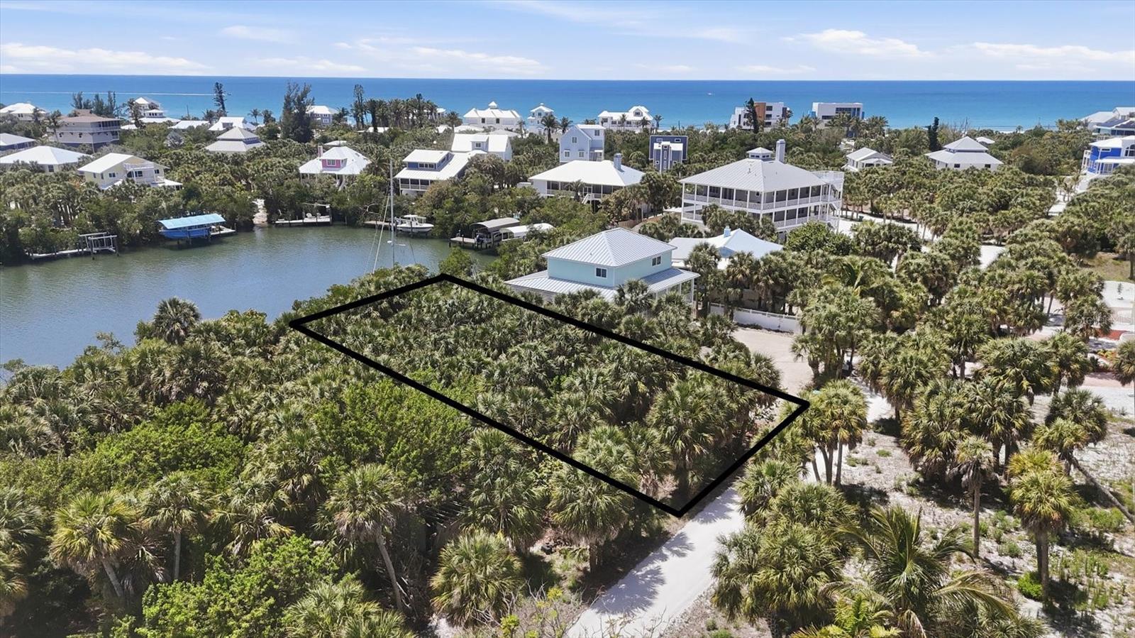 70 PALM DR, PLACIDA, FL, 33946