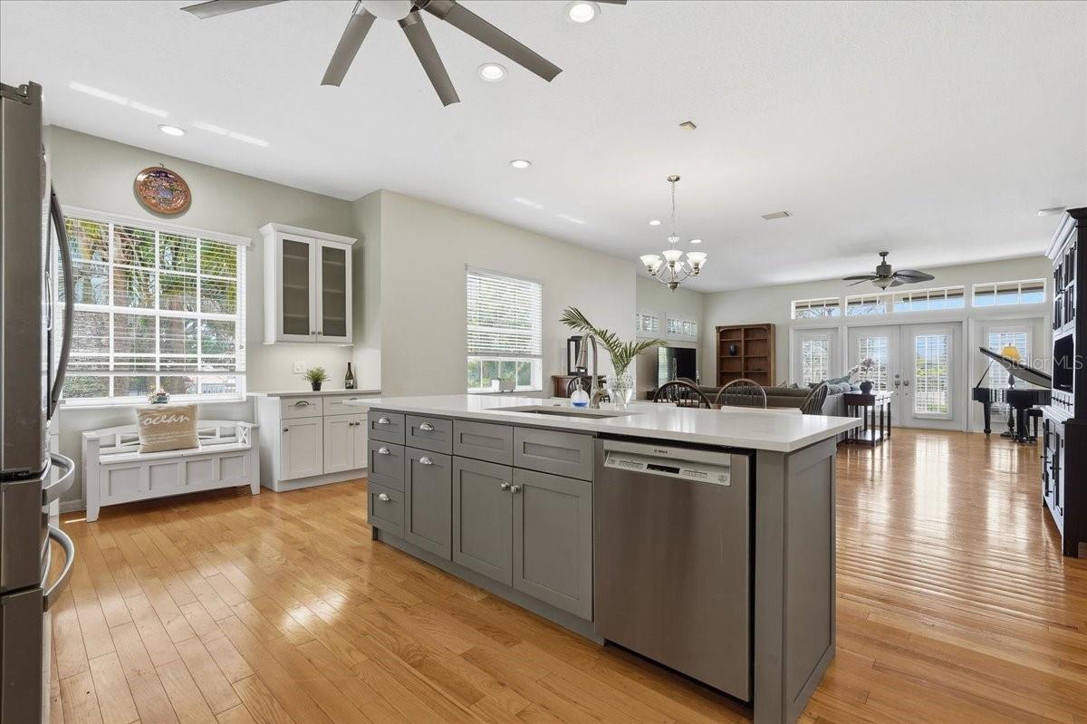 196 SHORE DR, PALM HARBOR, FL, 34683