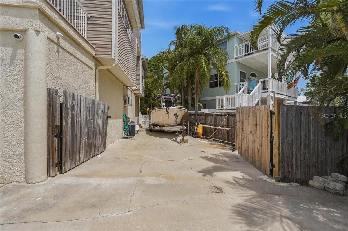 196 SHORE DR, PALM HARBOR, FL, 34683