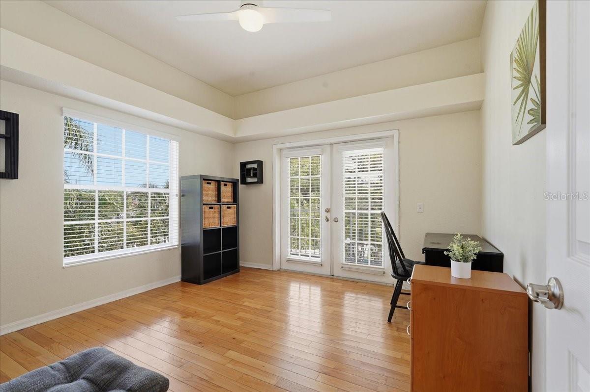 196 SHORE DR, PALM HARBOR, FL, 34683