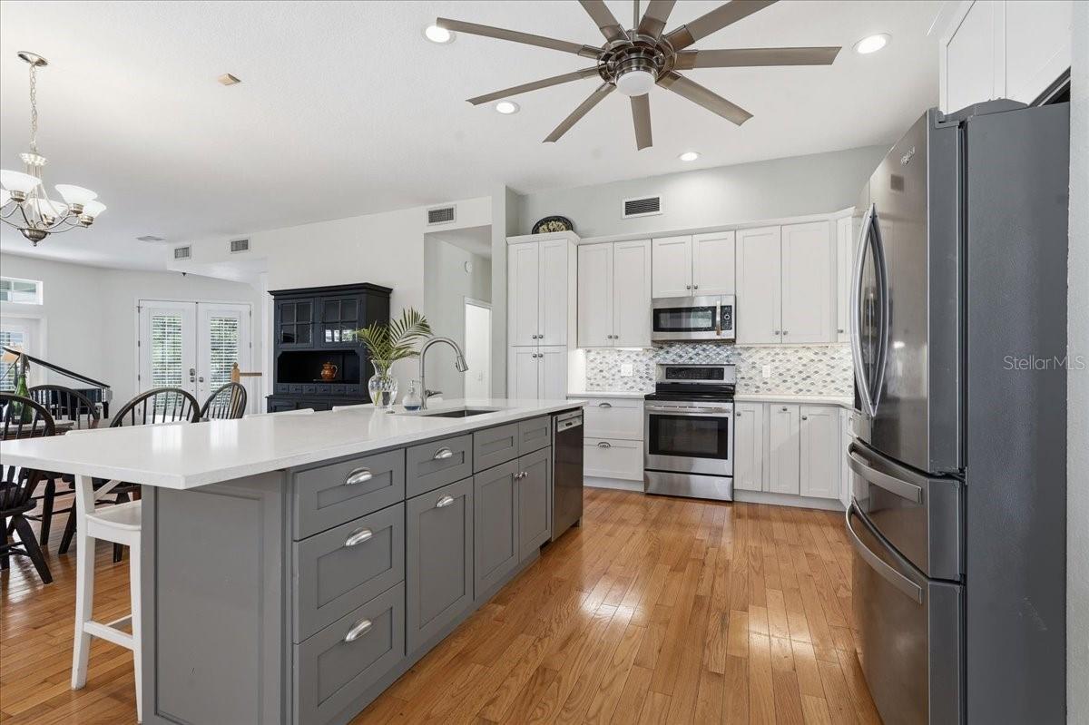 196 SHORE DR, PALM HARBOR, FL, 34683