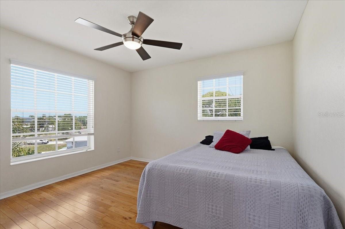 196 SHORE DR, PALM HARBOR, FL, 34683