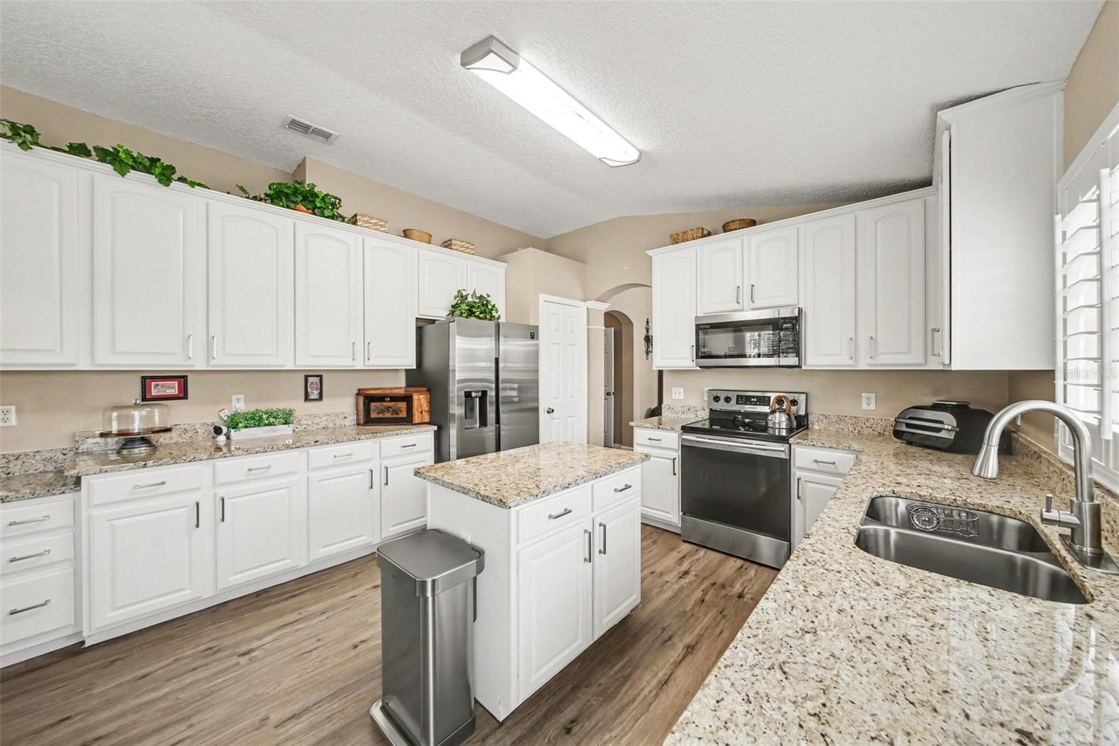 1823 LAUREL BROOK LOOP, CASSELBERRY, FL, 32707