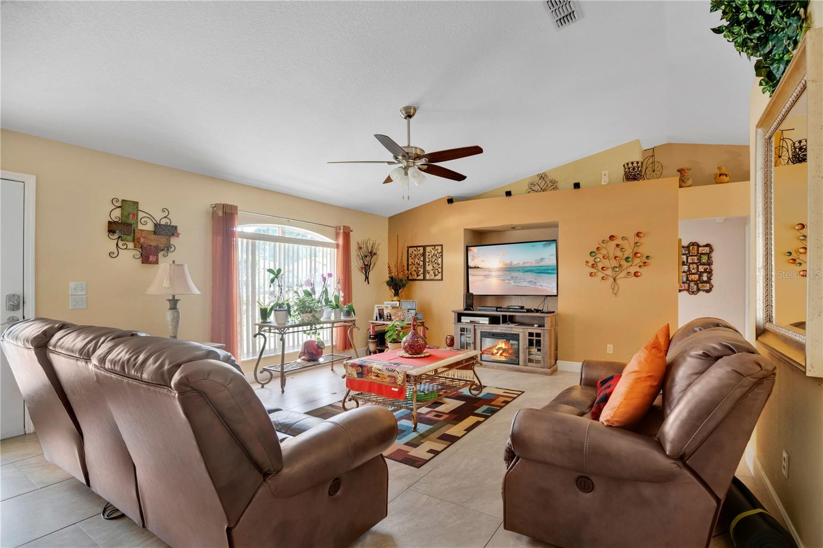 18 ANGELES RD, DEBARY, FL, 32713