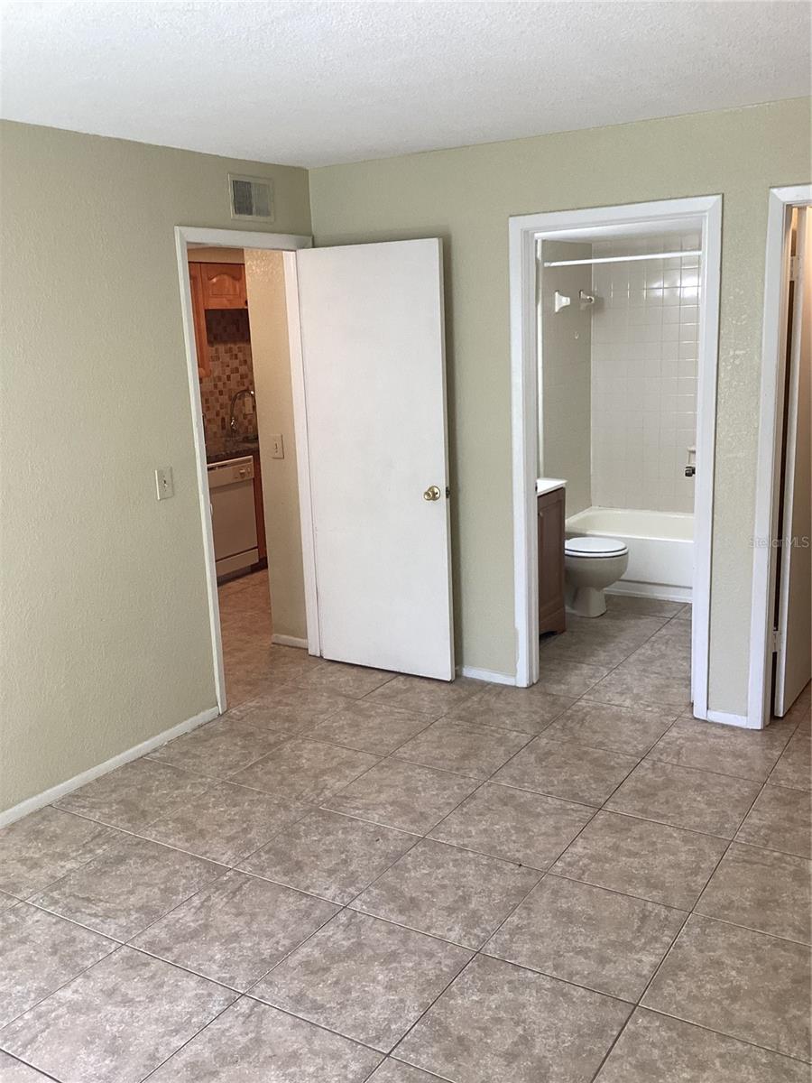 14321 HANGING MOSS CIR #101, TAMPA, FL, 33613