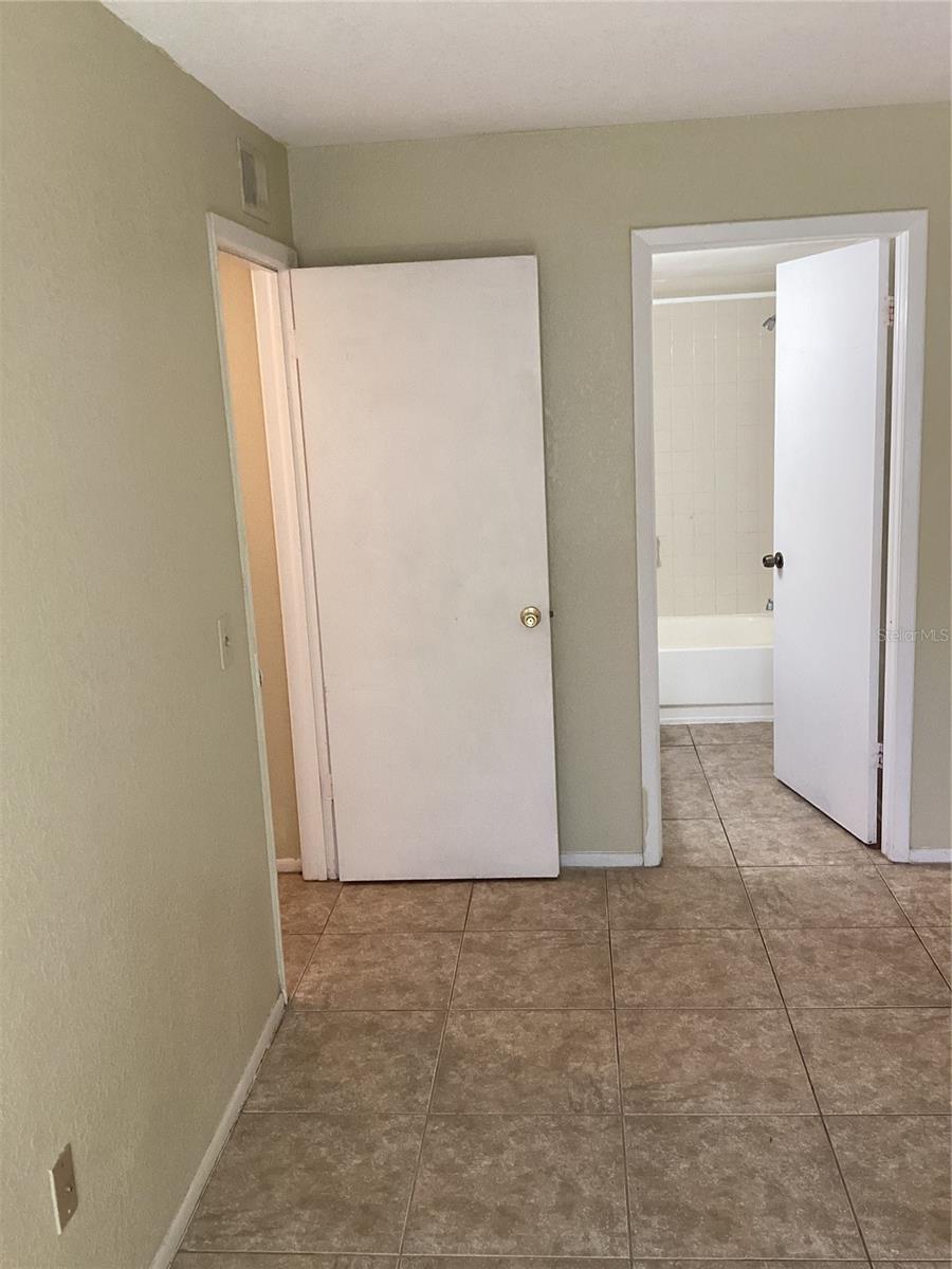 14321 HANGING MOSS CIR #101, TAMPA, FL, 33613